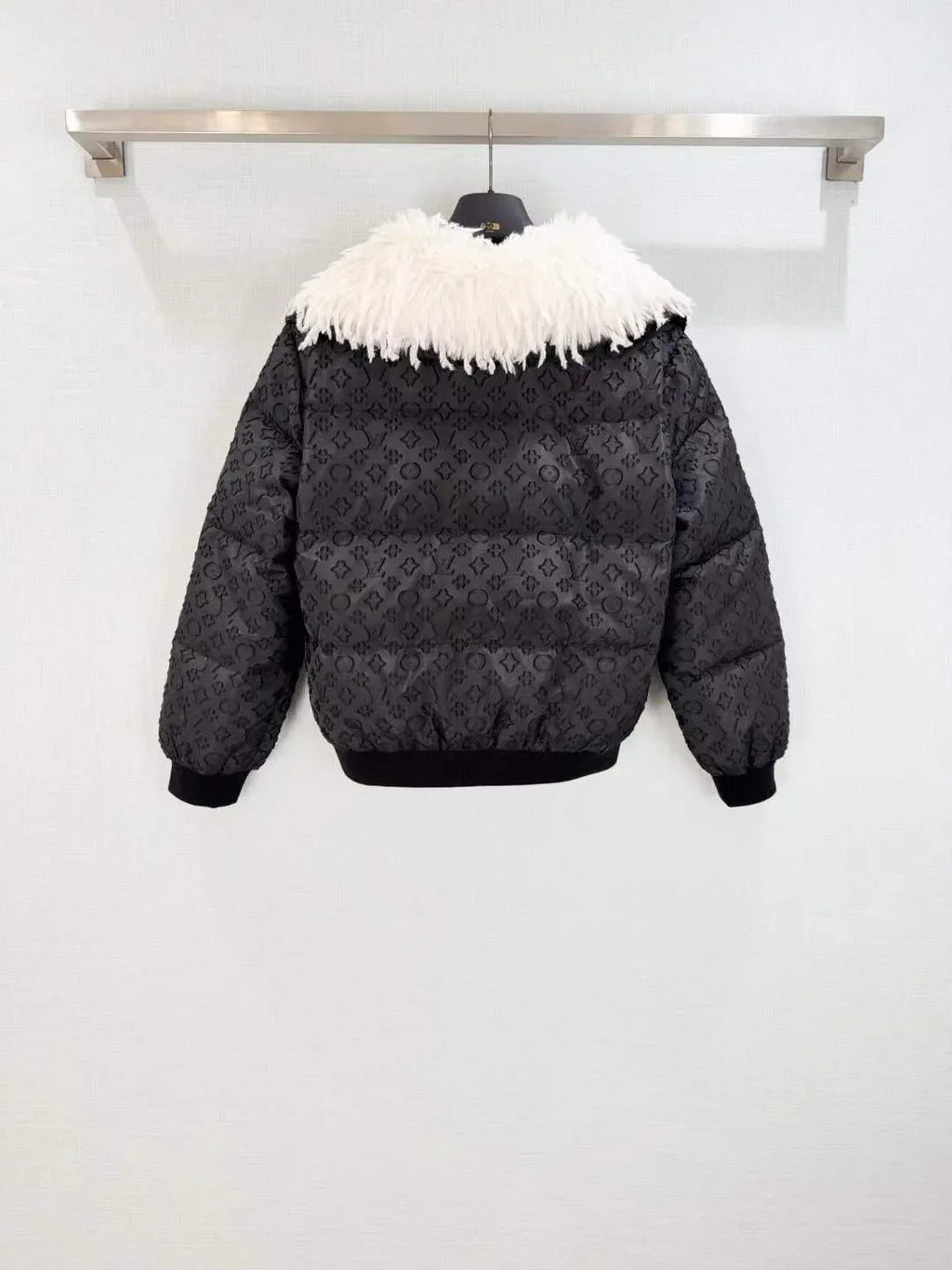 Women's Cozy Cropped Puffer Jacket with Plush Faux Fur Trim Hood - SenopekooCLO