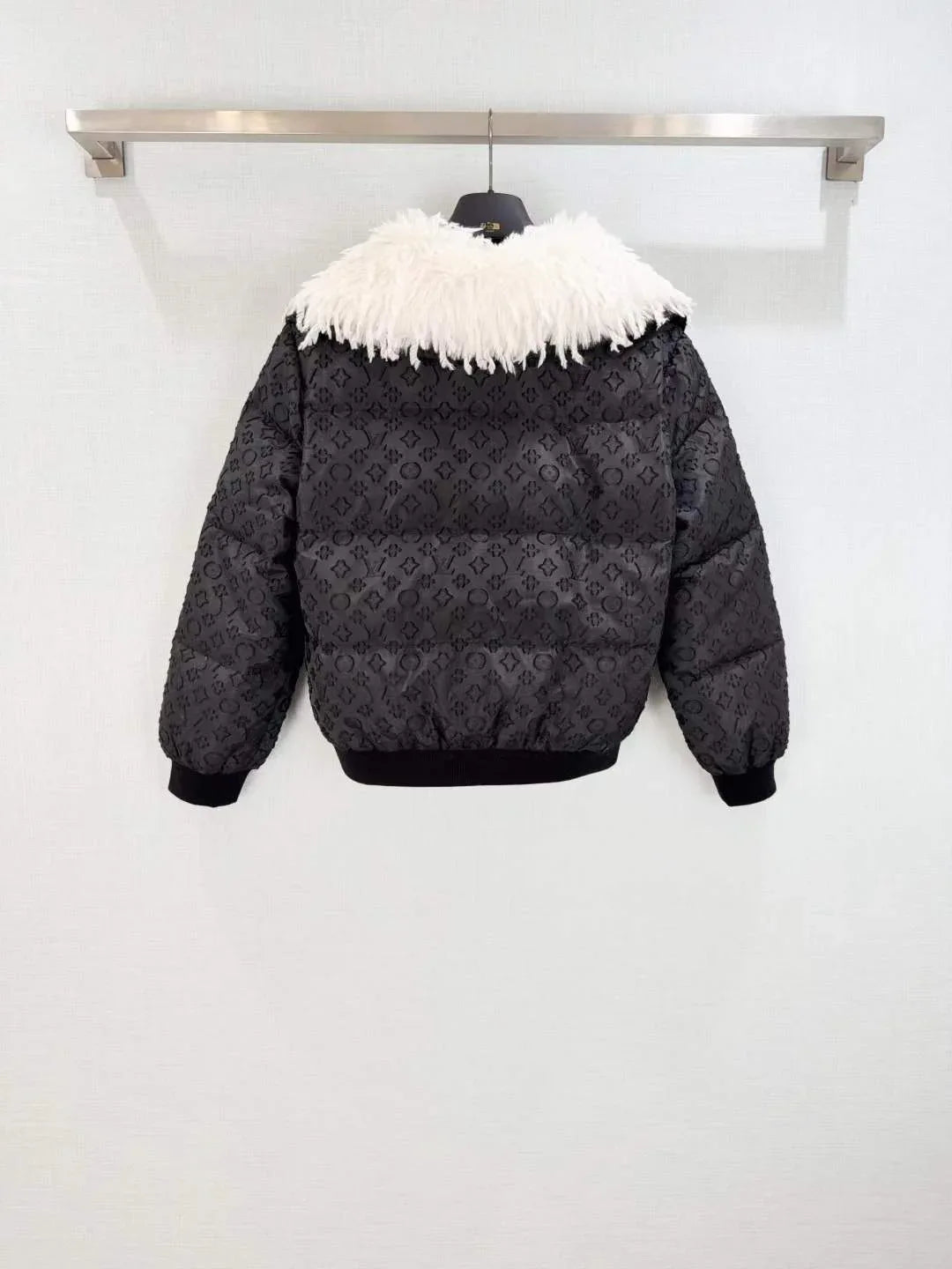 Women's Cozy Cropped Puffer Jacket with Plush Faux Fur Trim Hood - SenopekooCLO