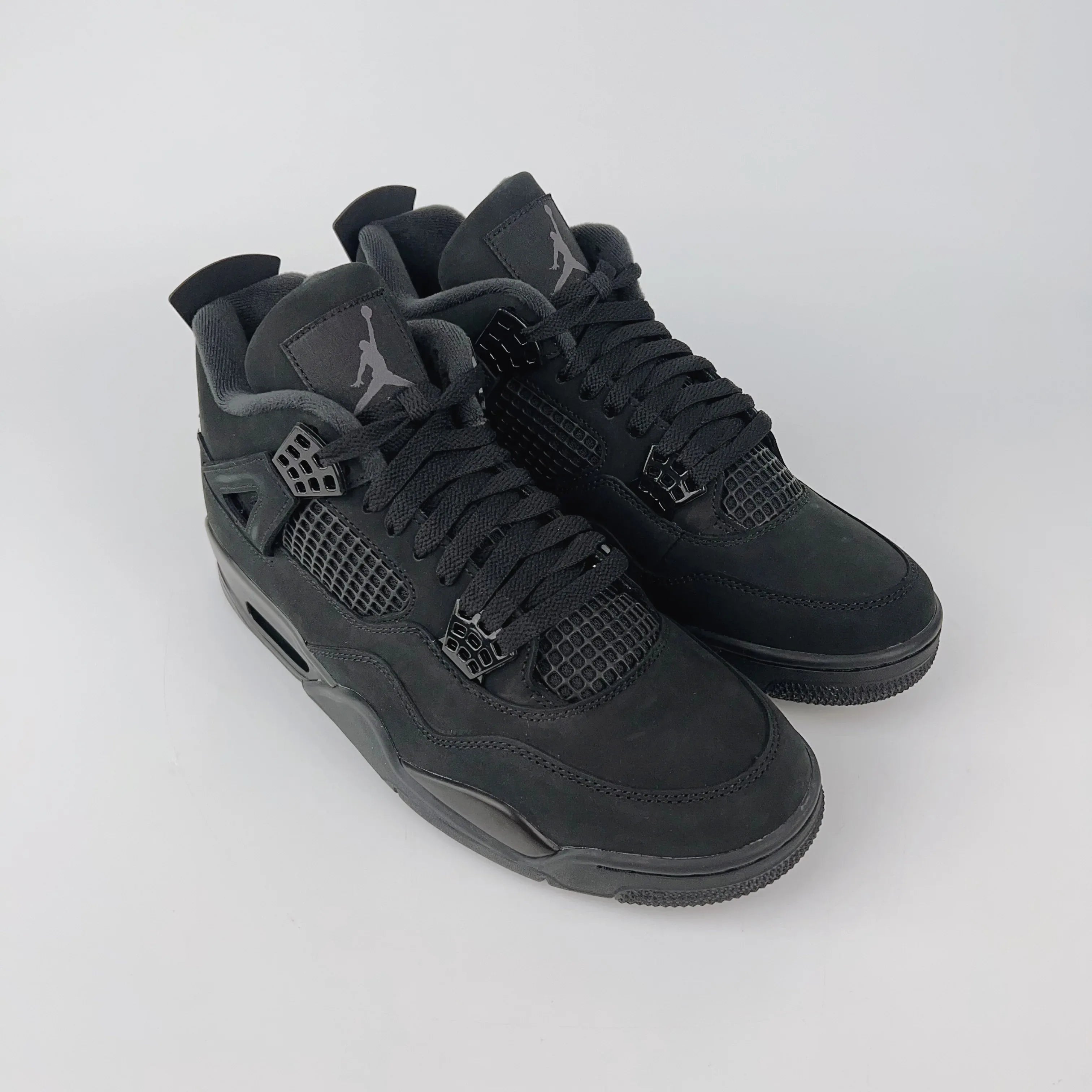 Jordan x UNDEFEATED 4 Retro Sneakers - SenopekooCLO