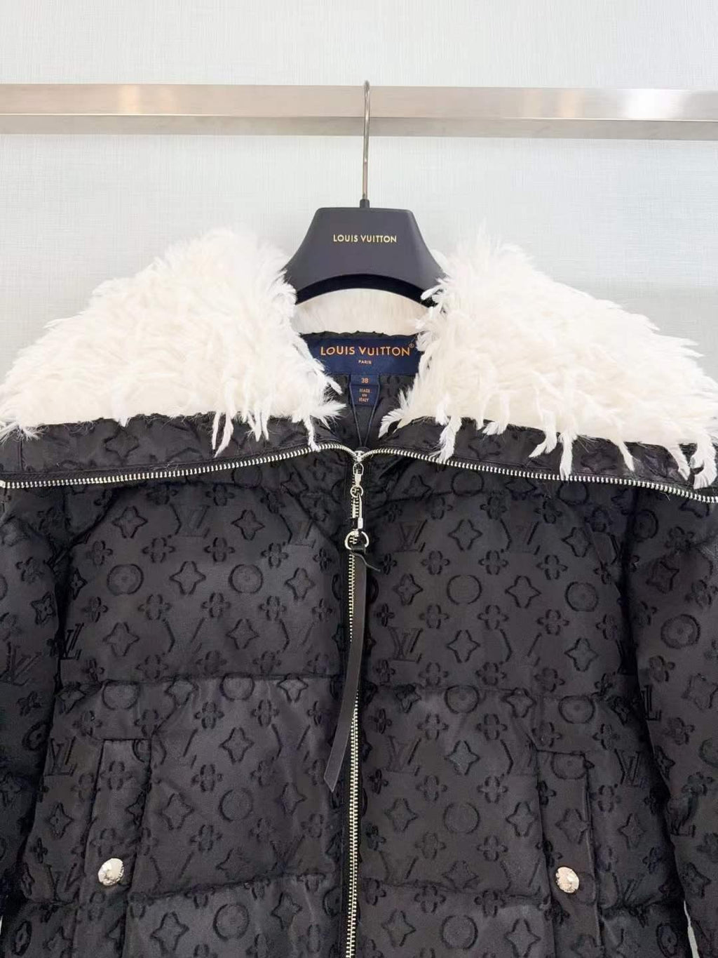 Women's Cozy Cropped Puffer Jacket with Plush Faux Fur Trim Hood - SenopekooCLO