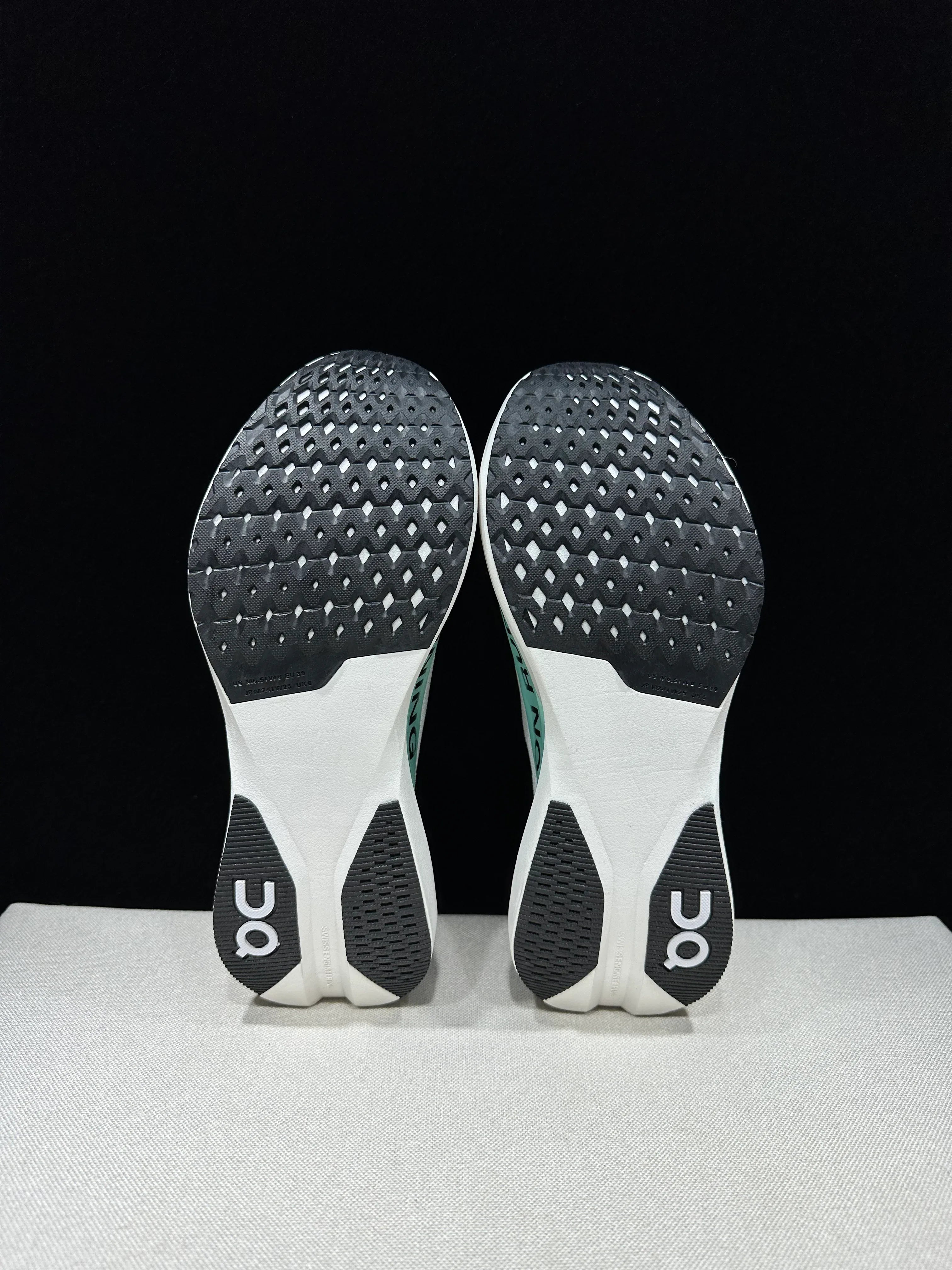 ON Cloudboom Strike LS Racing Shoes - SenopekooCLO