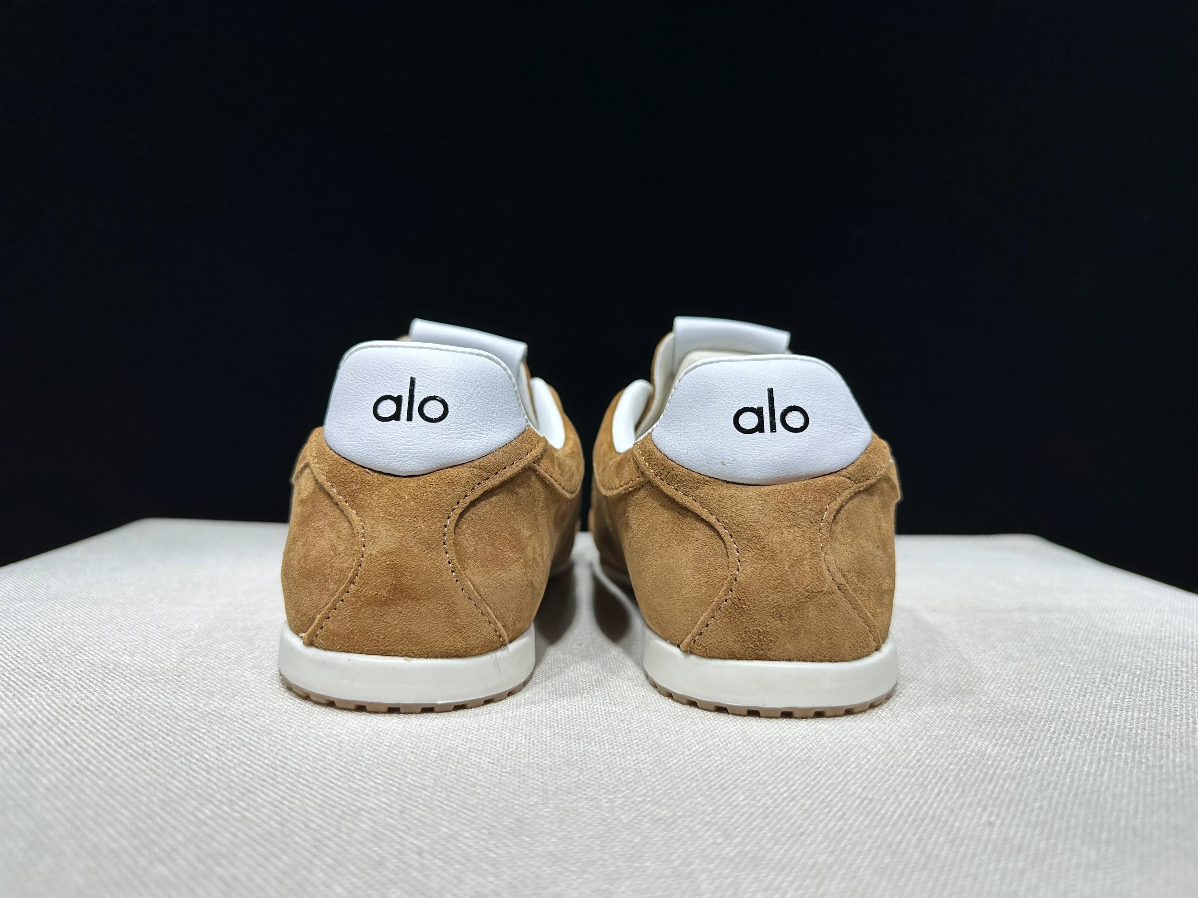 Alo Yoga x Jisoo Sunset Sneakers - SenopekooCLO