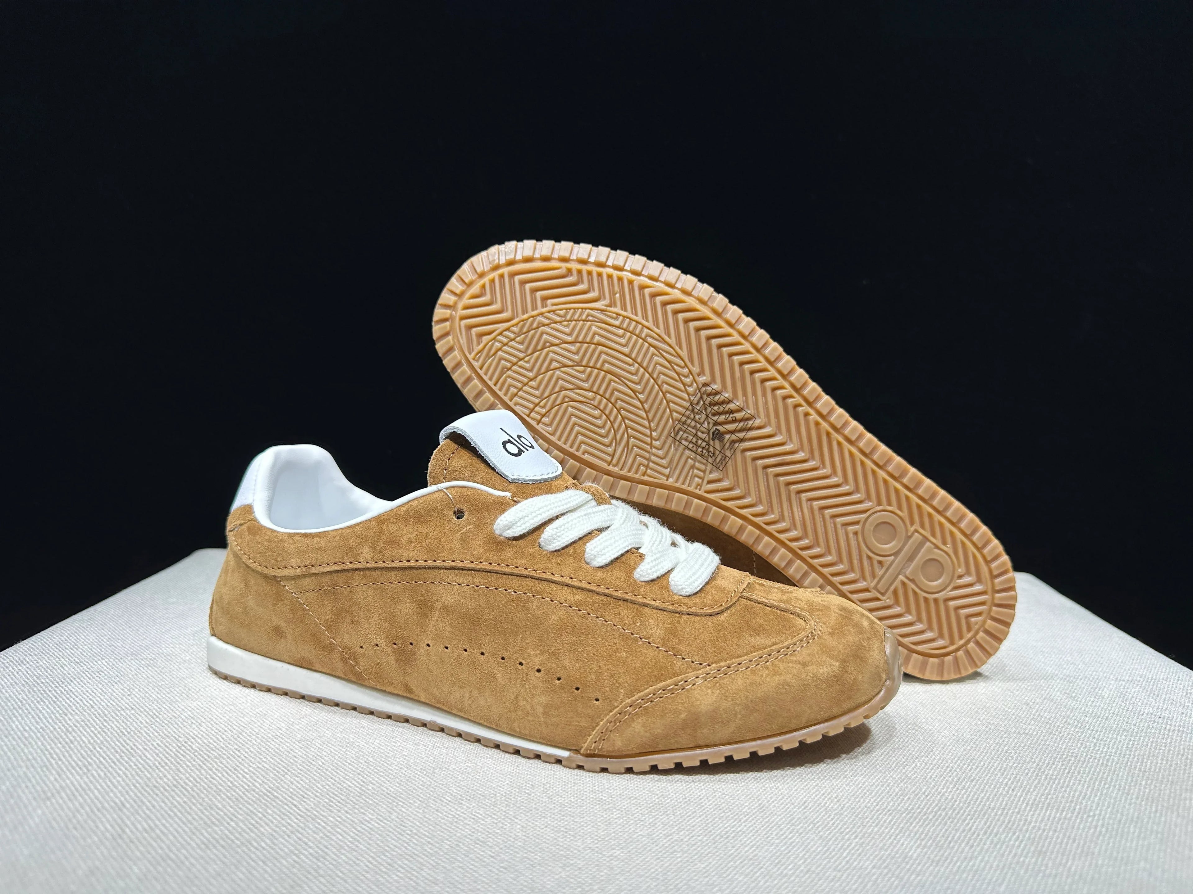 Alo Yoga x Jisoo Sunset Sneakers - SenopekooCLO