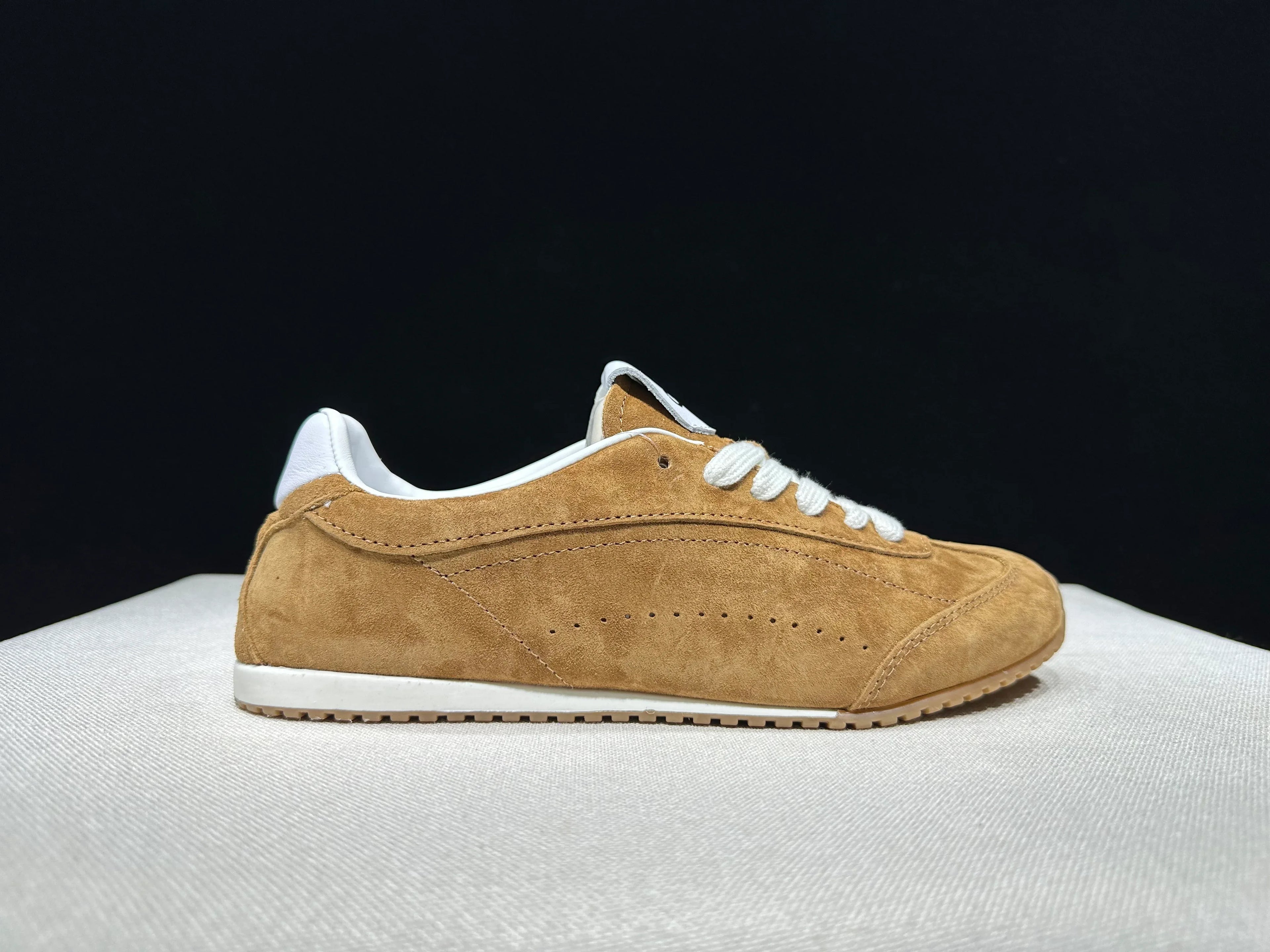 Alo Yoga x Jisoo Sunset Sneakers - SenopekooCLO