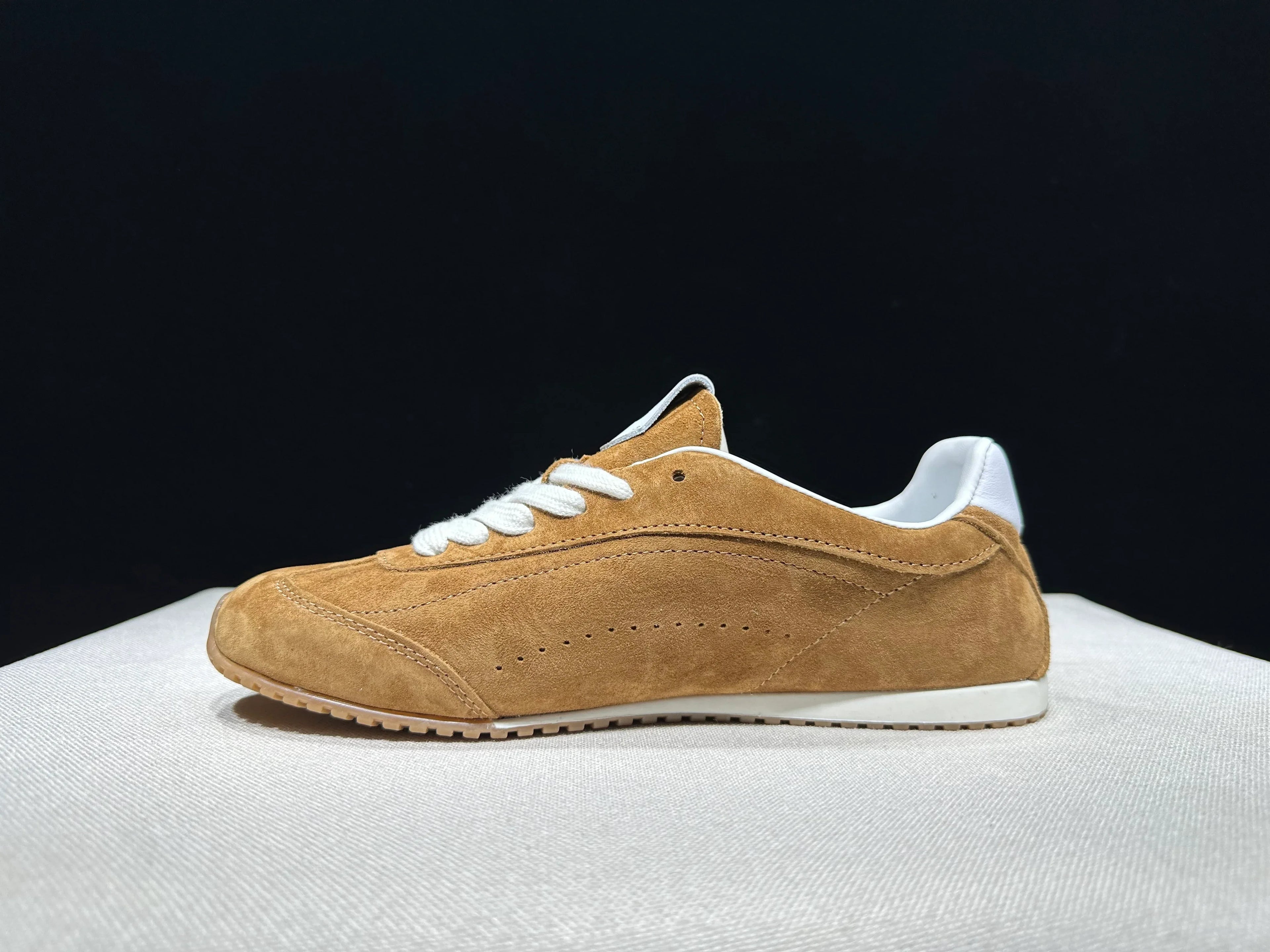 Alo Yoga x Jisoo Sunset Sneakers - SenopekooCLO