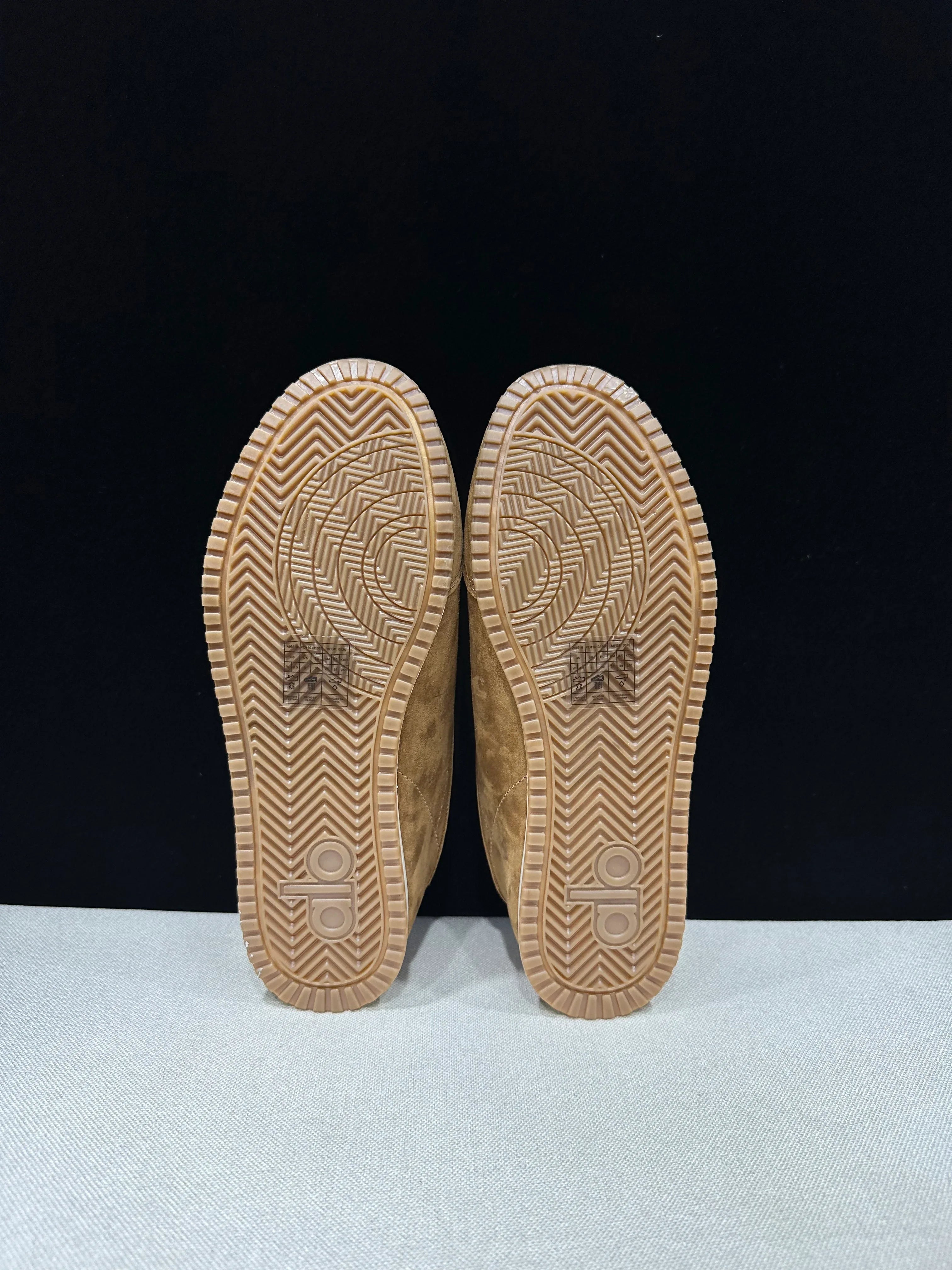 Alo Yoga x Jisoo Sunset Sneakers - SenopekooCLO