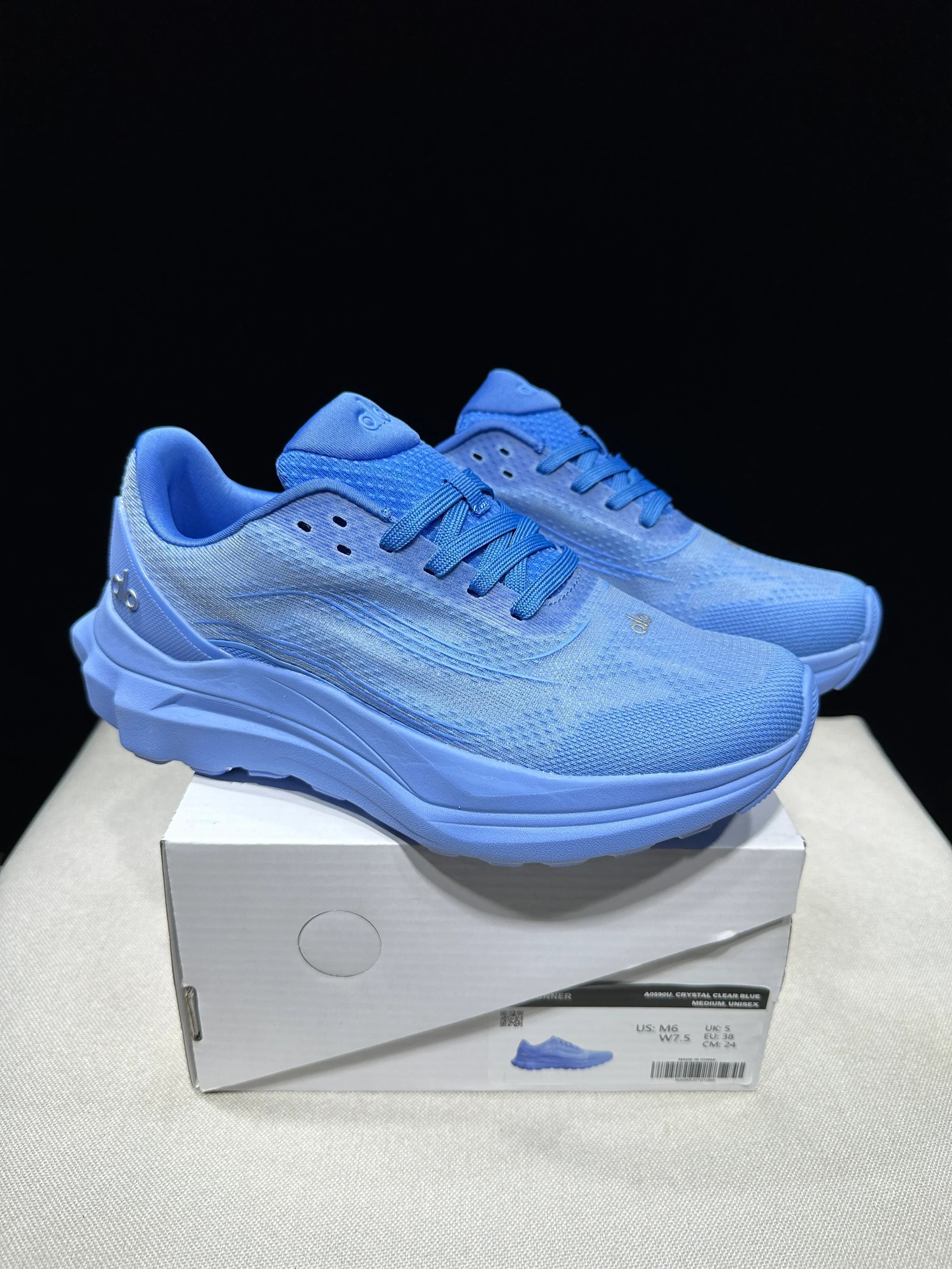 Alo Yoga Runner - SenopekooCLO