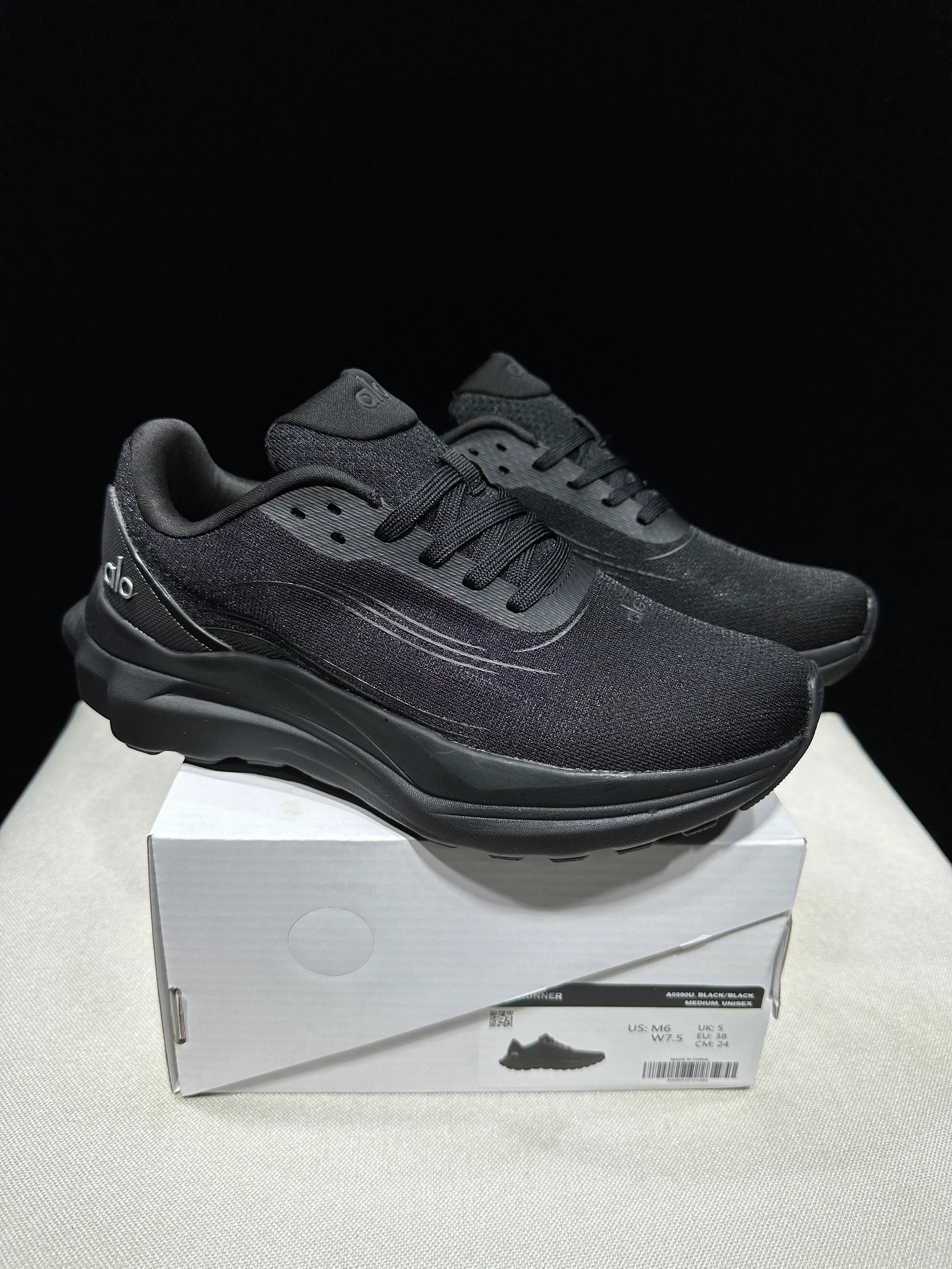 Alo Yoga Runner - SenopekooCLO