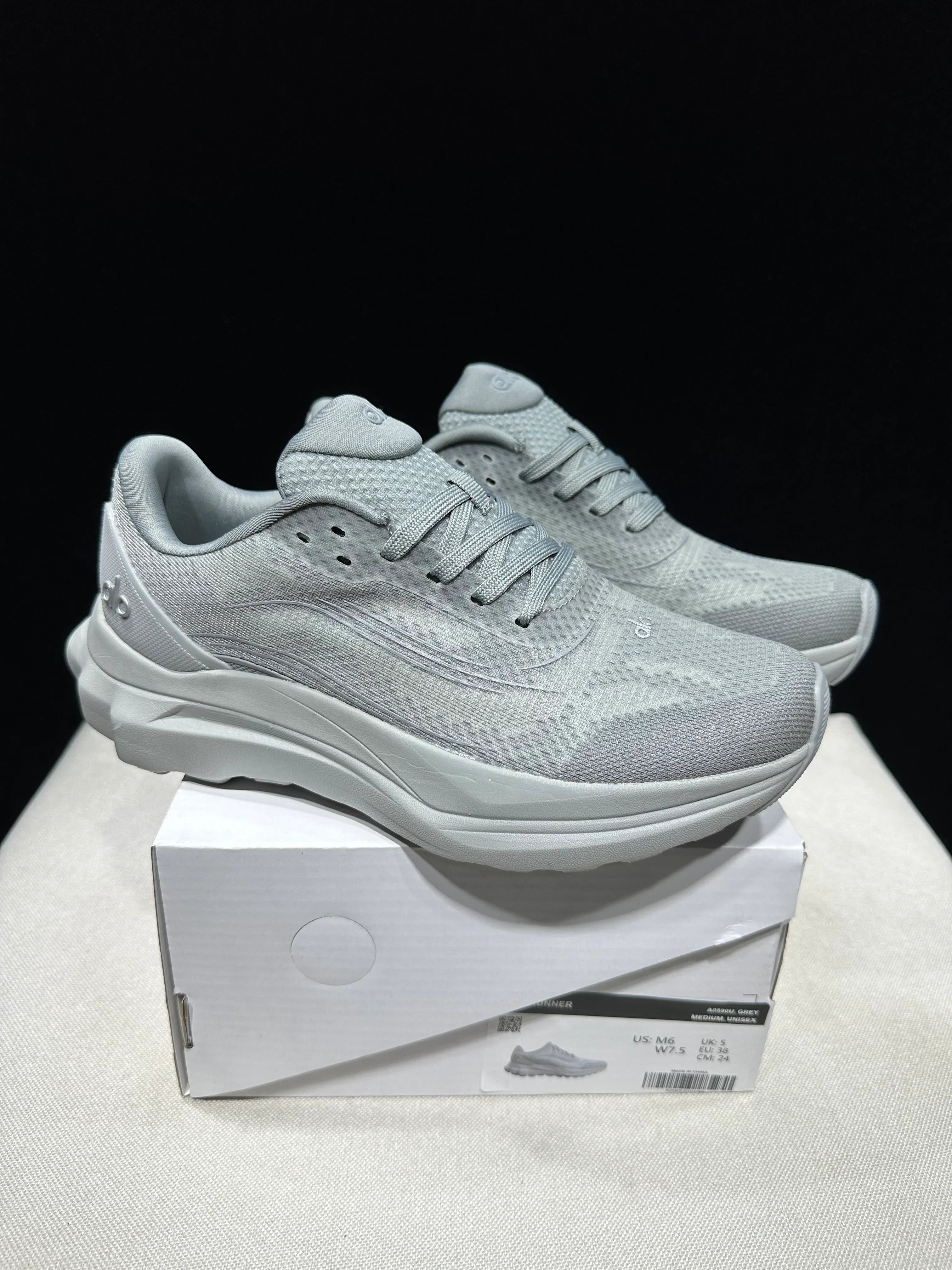 Alo Yoga Runner - SenopekooCLO