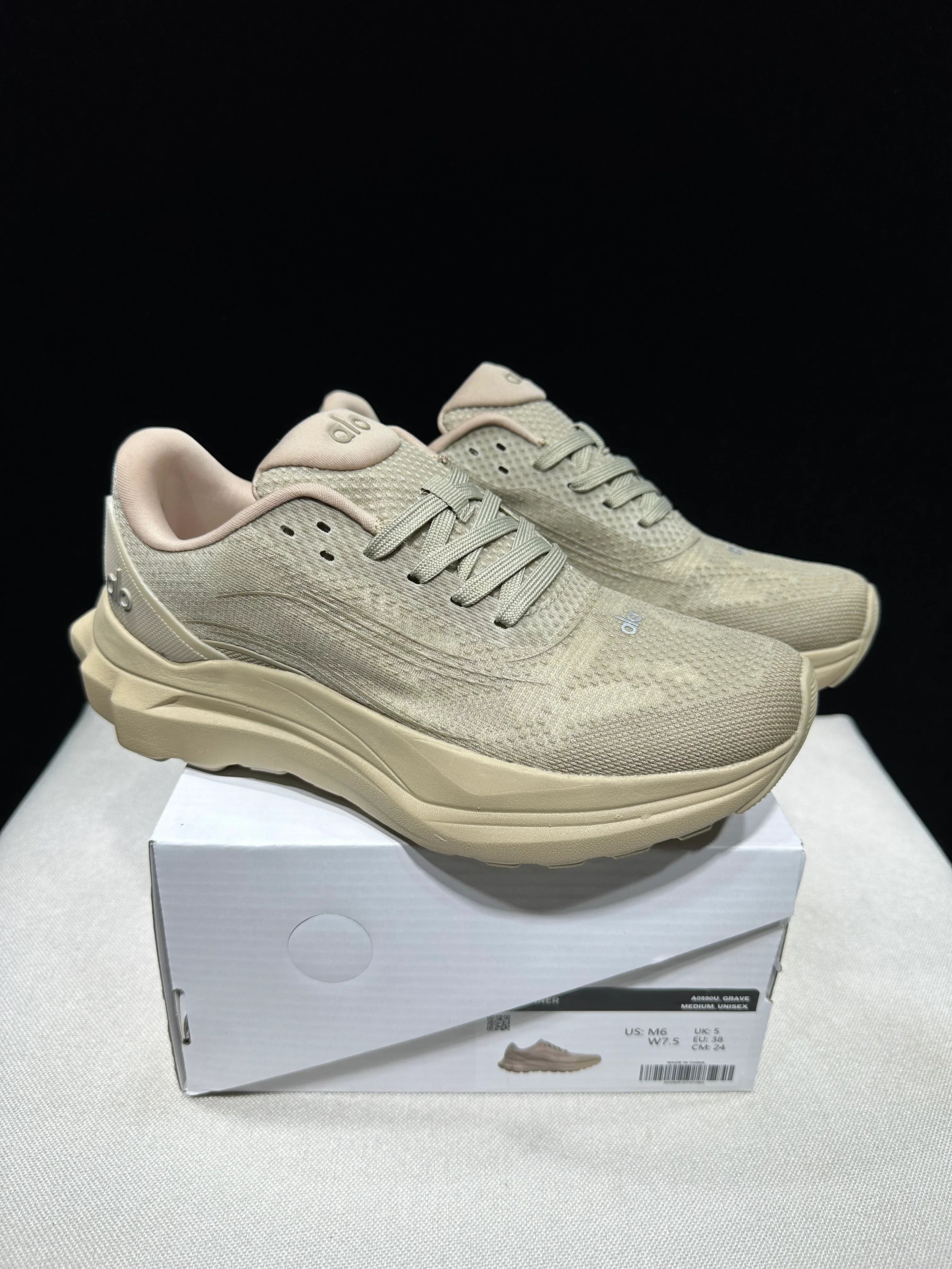 Alo Yoga Runner - SenopekooCLO