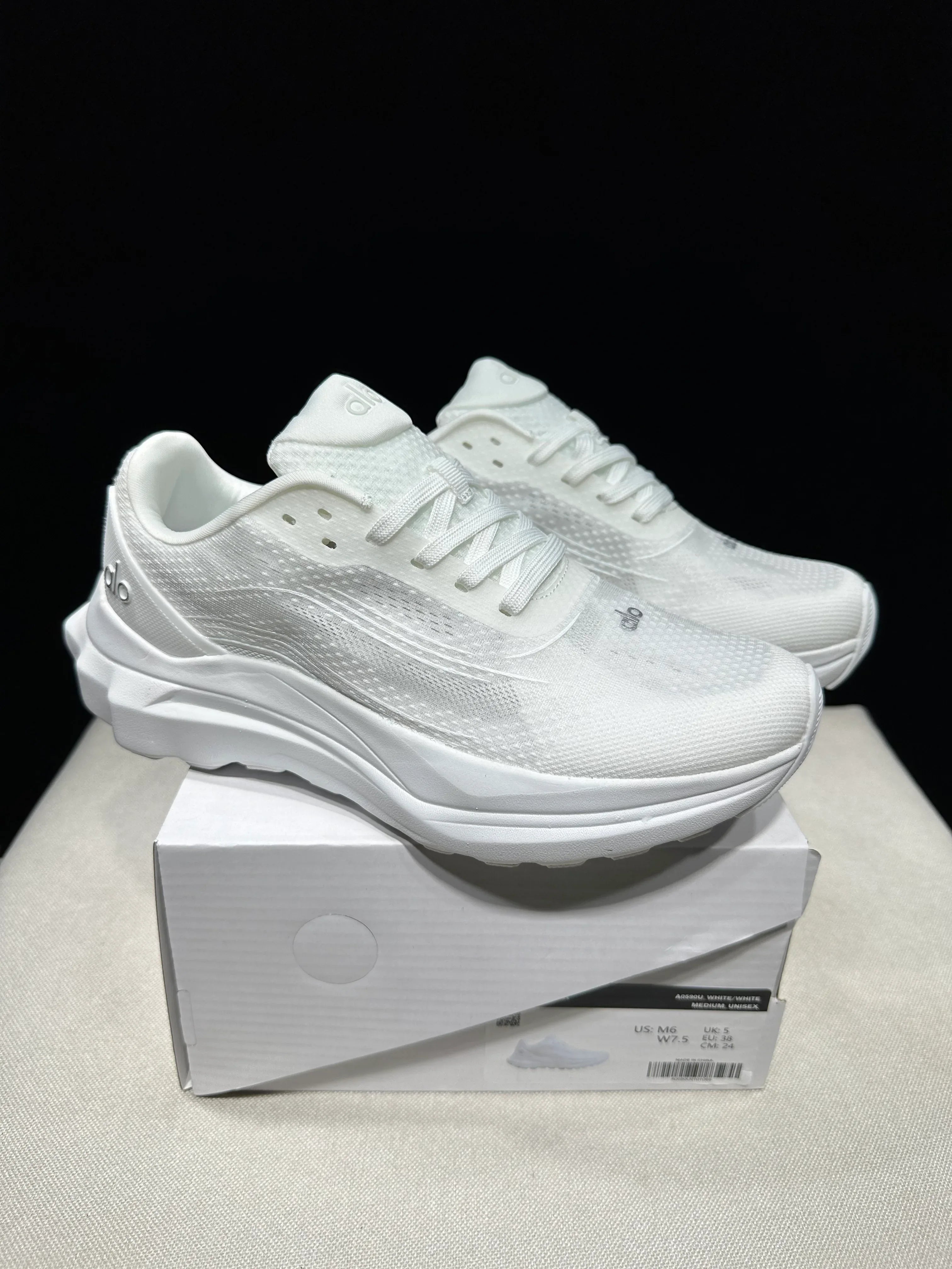 Alo Yoga Runner - SenopekooCLO