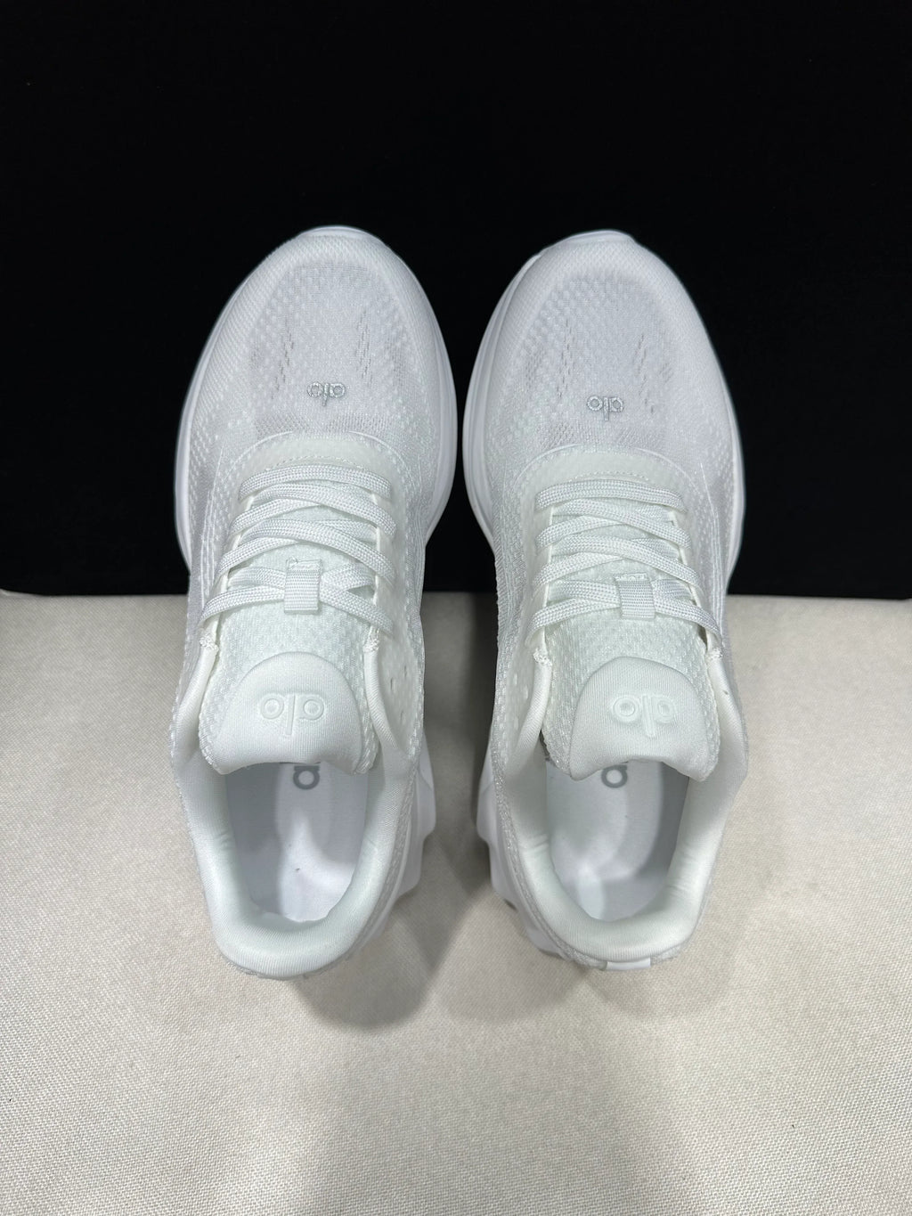 Alo Yoga Runner - SenopekooCLO