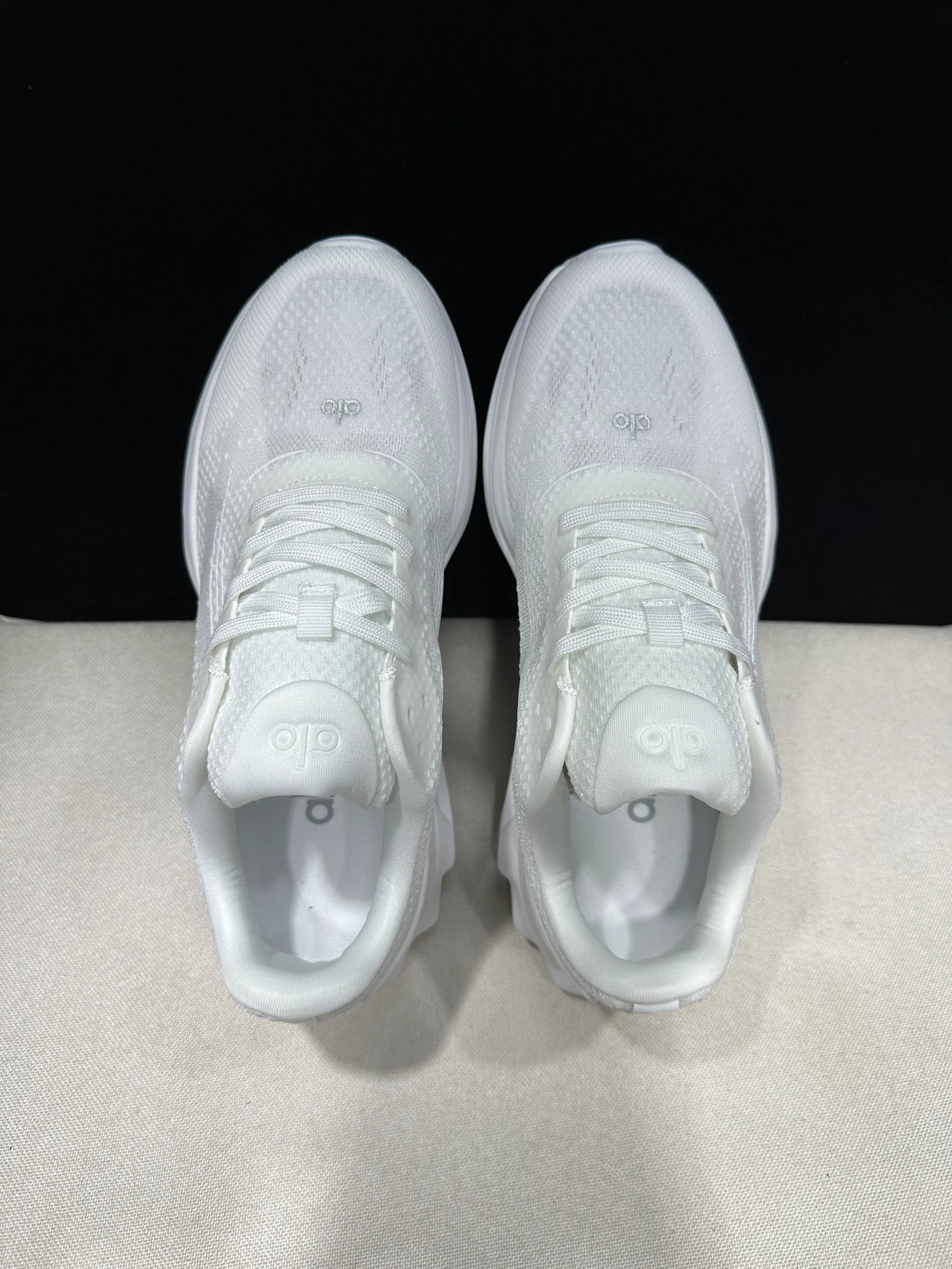 Alo Yoga Runner - SenopekooCLO