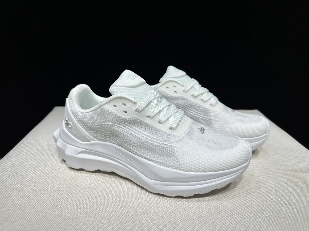 Alo Yoga Runner - SenopekooCLO