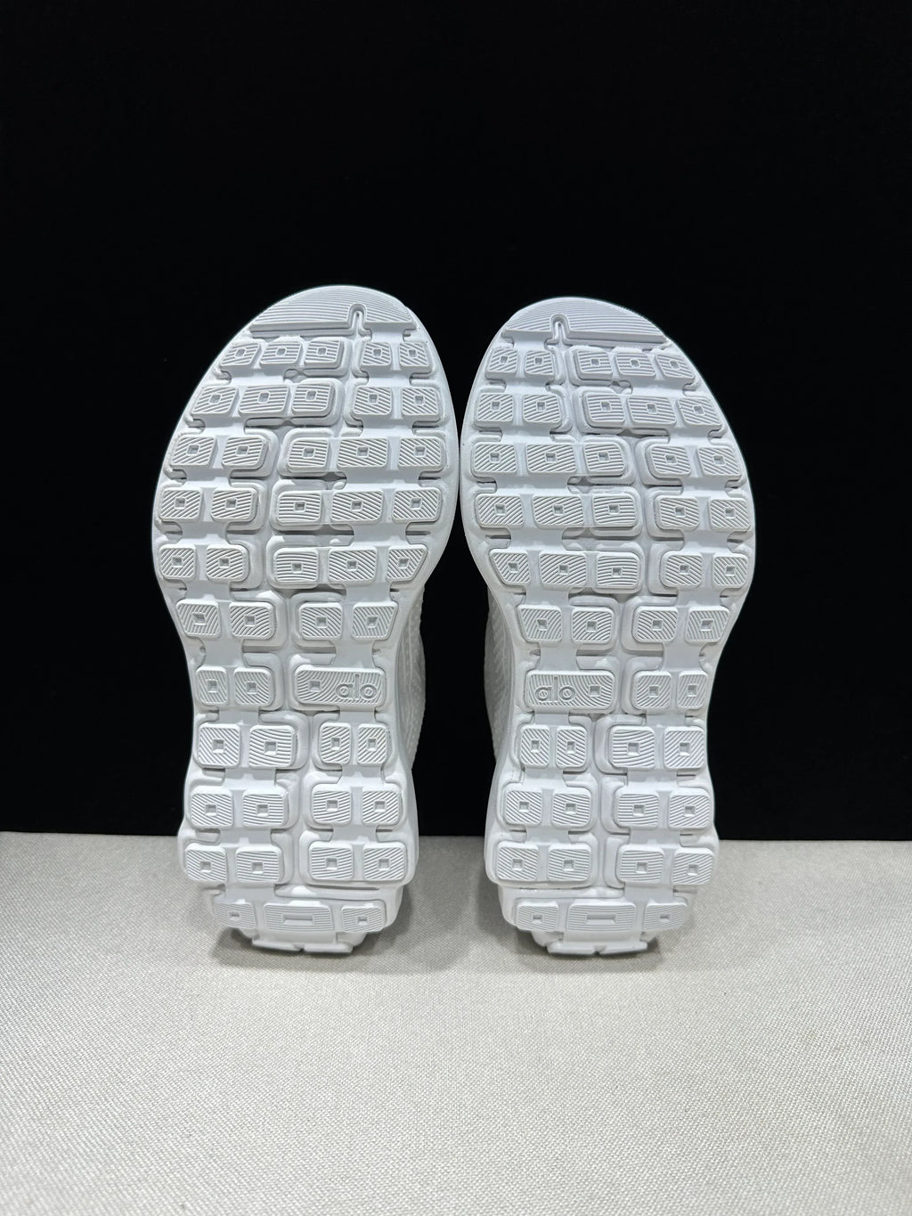 Alo Yoga Runner - SenopekooCLO