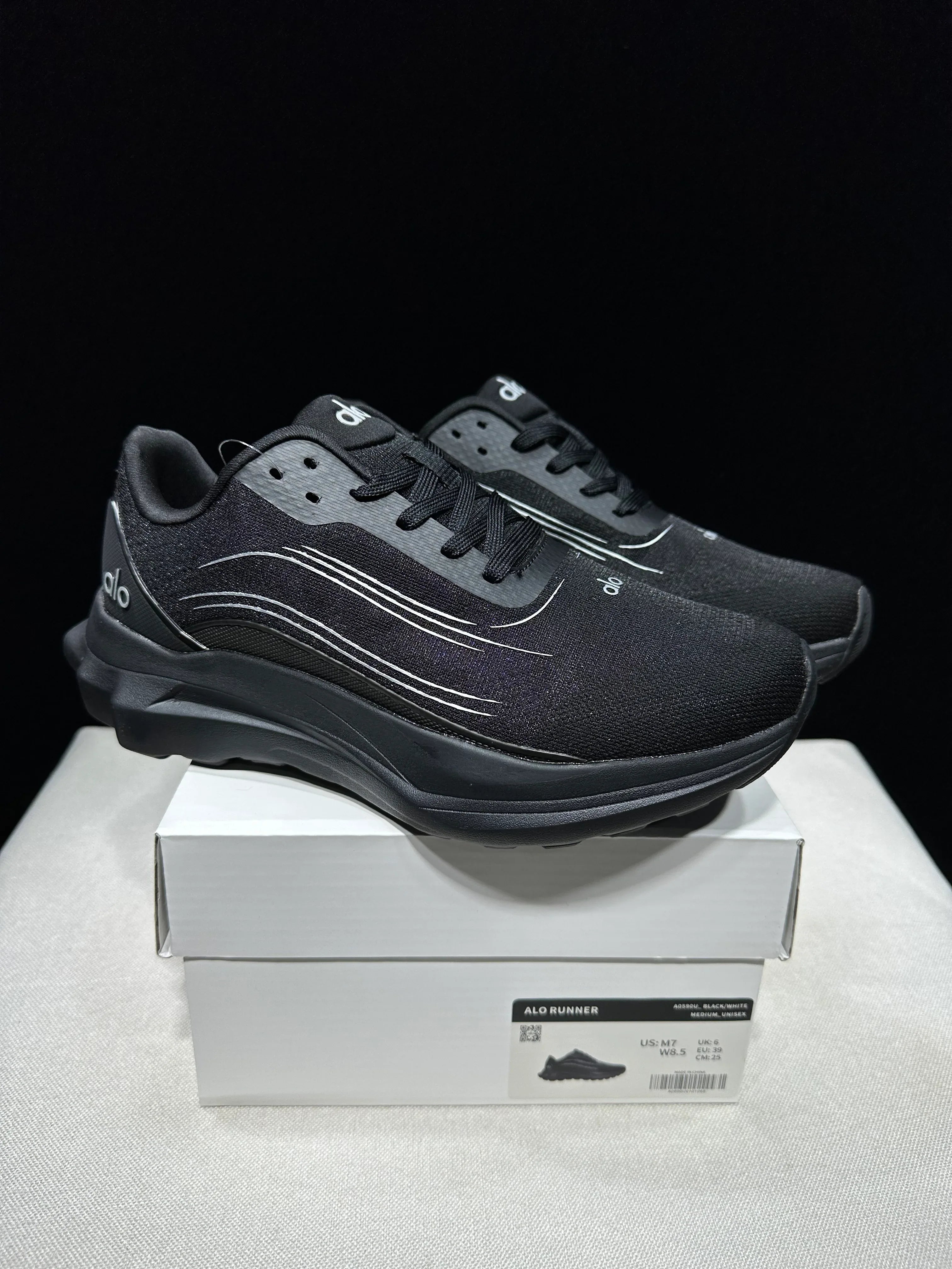 Alo Yoga Runner - SenopekooCLO