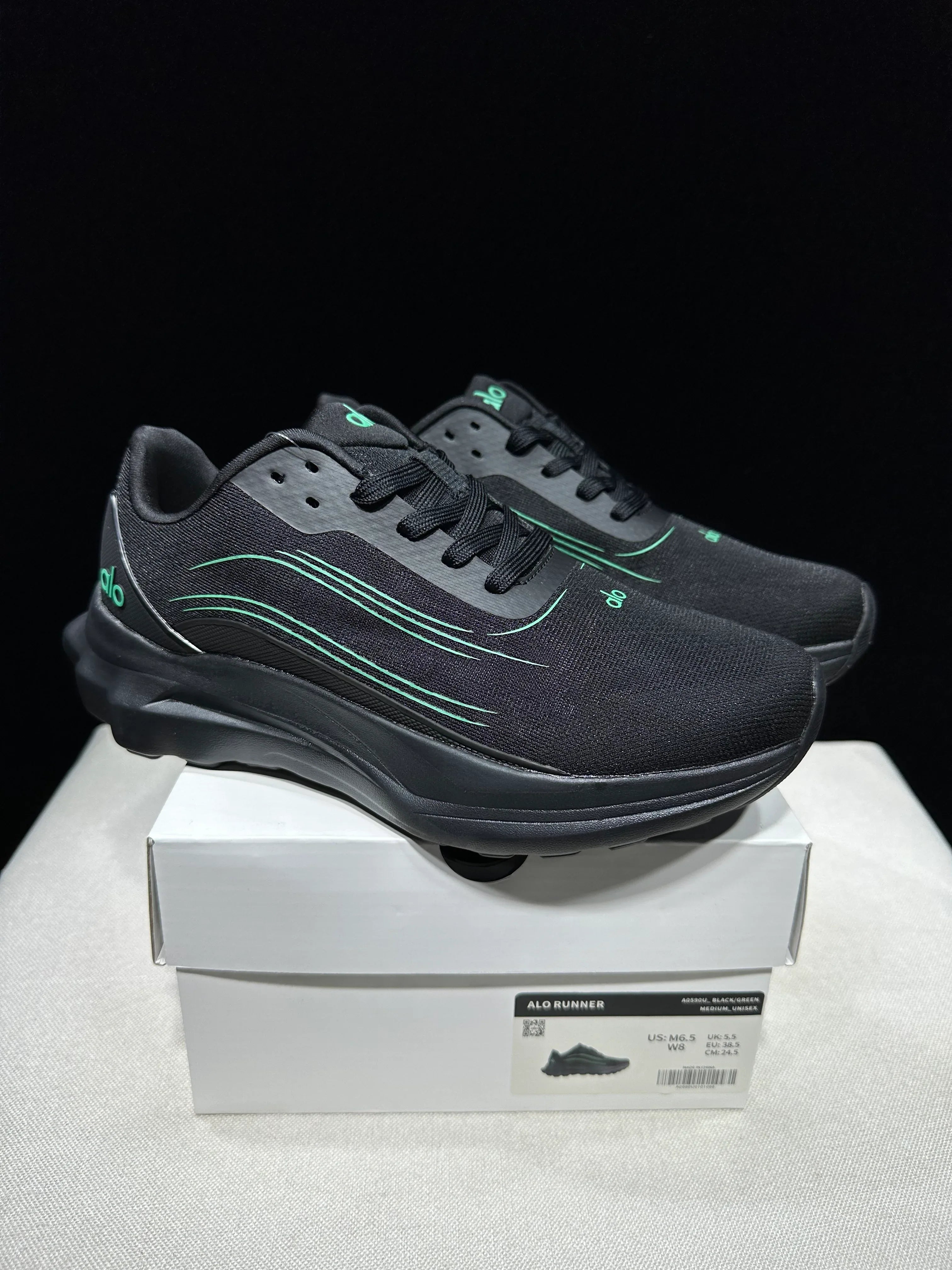 Alo Yoga Runner - SenopekooCLO