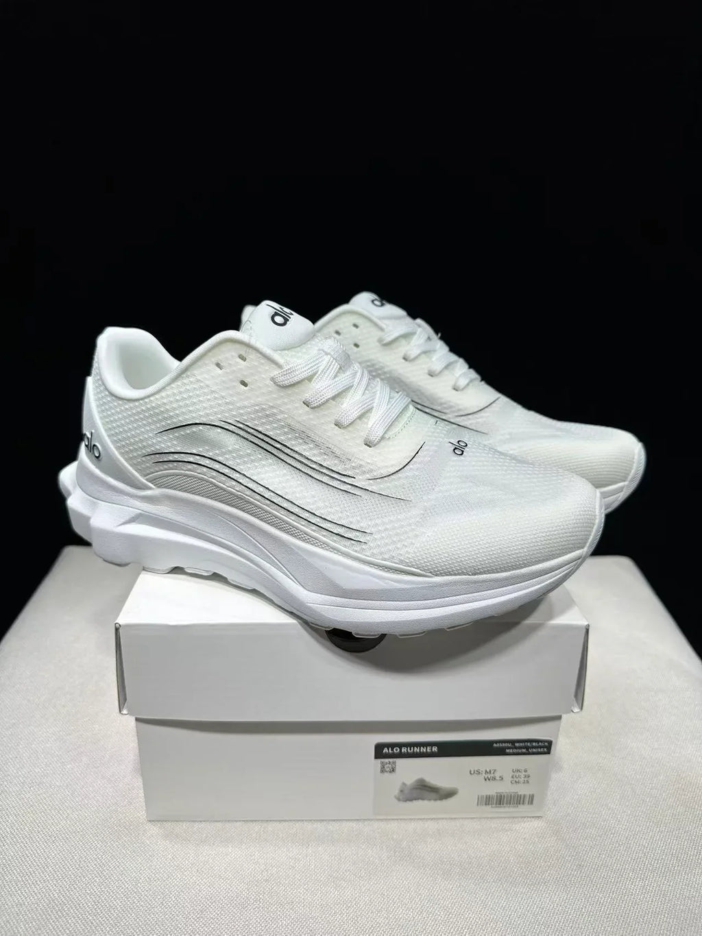 Alo Yoga Runner - SenopekooCLO