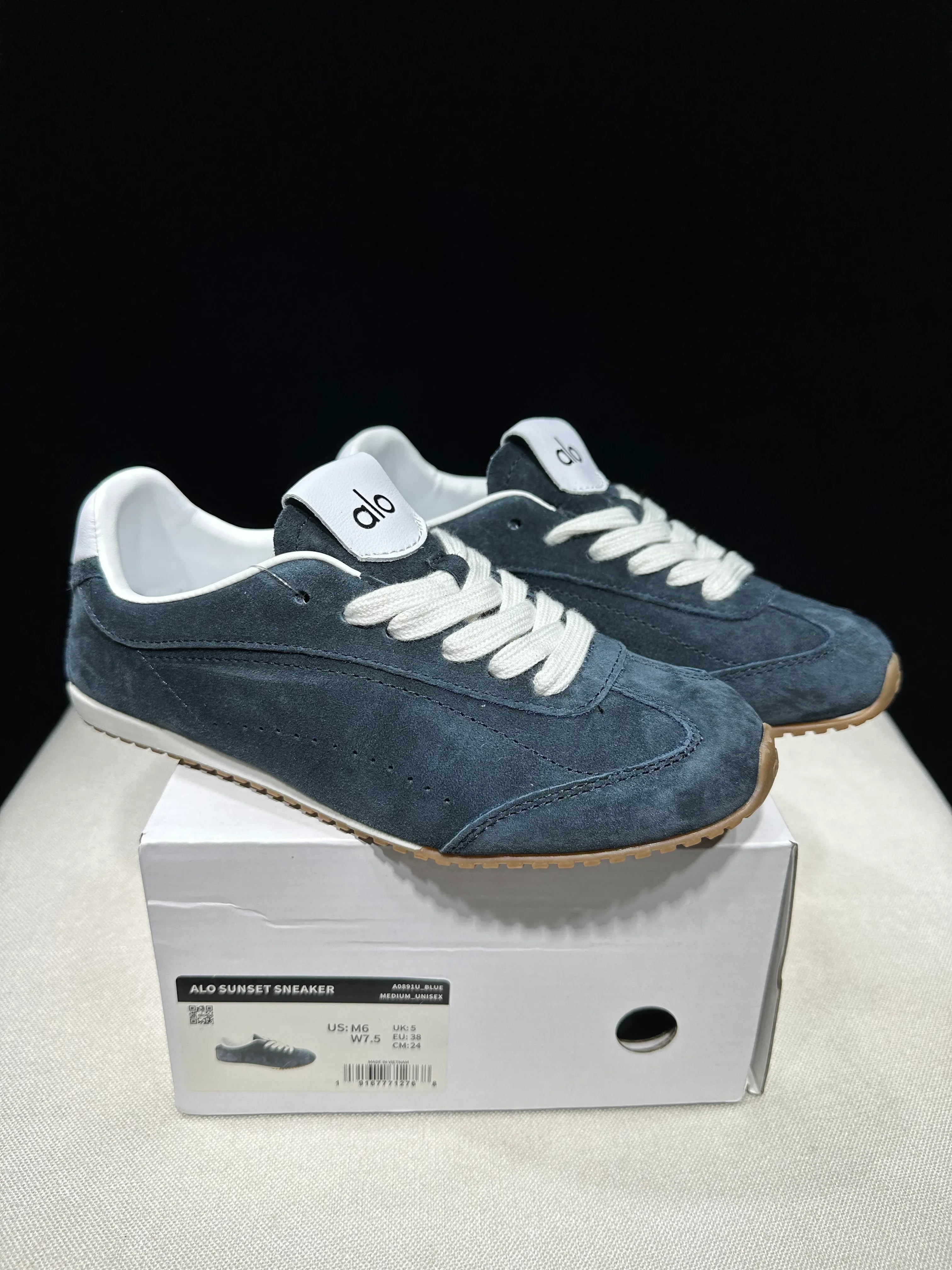 Alo Yoga x Jisoo Sunset Sneakers - SenopekooCLO