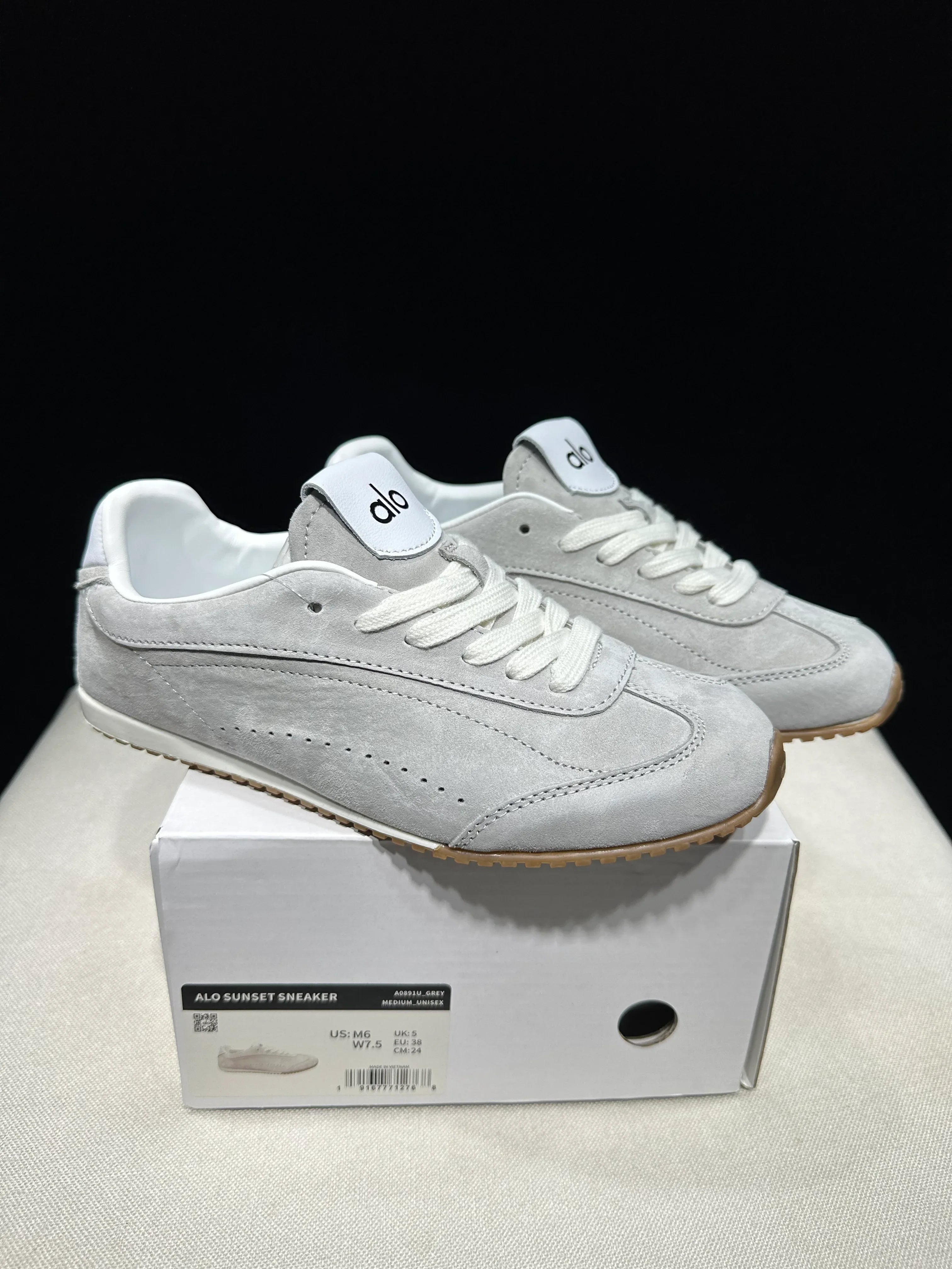 Alo Yoga x Jisoo Sunset Sneakers - SenopekooCLO