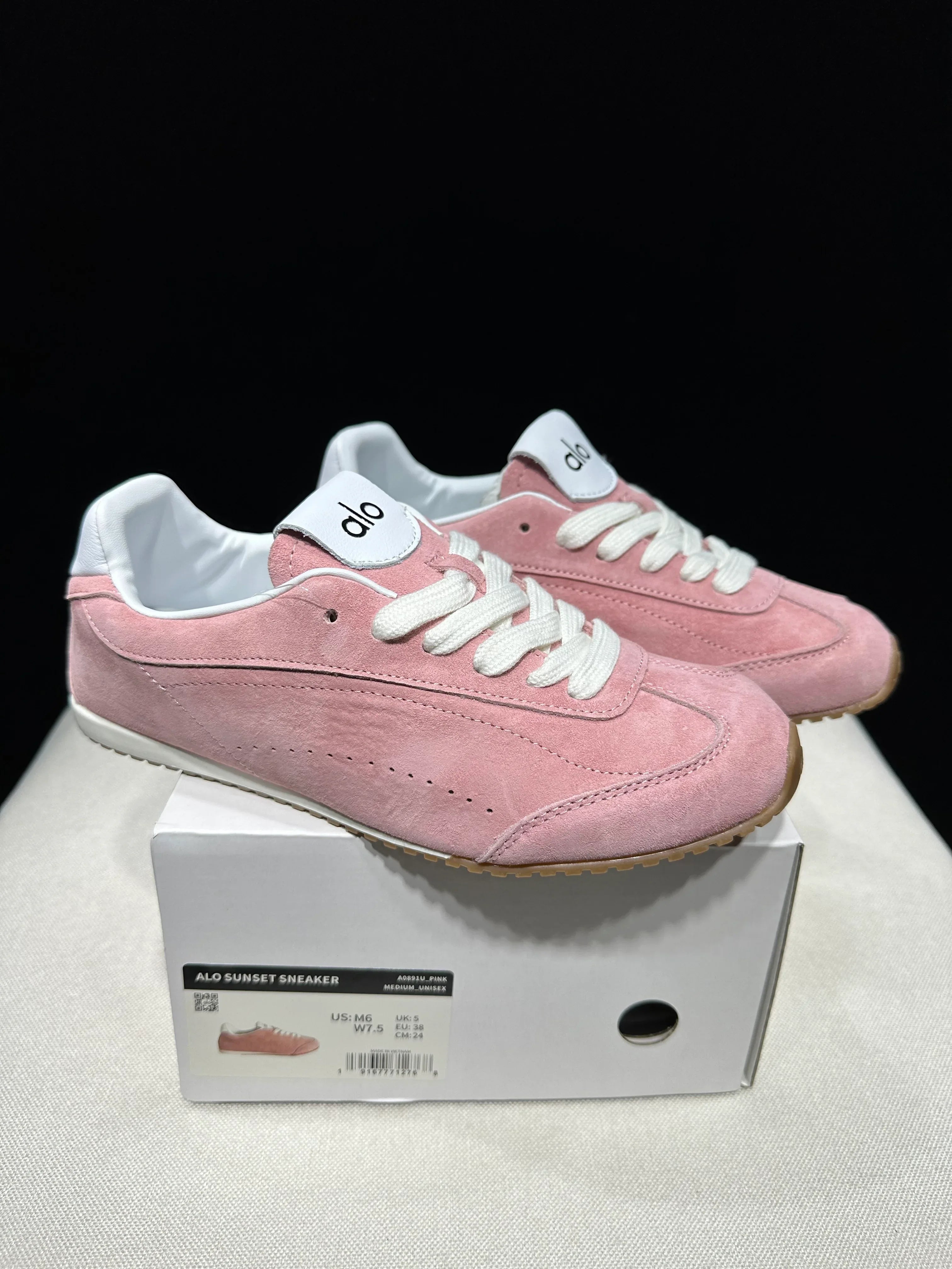 Alo Yoga x Jisoo Sunset Sneakers - SenopekooCLO