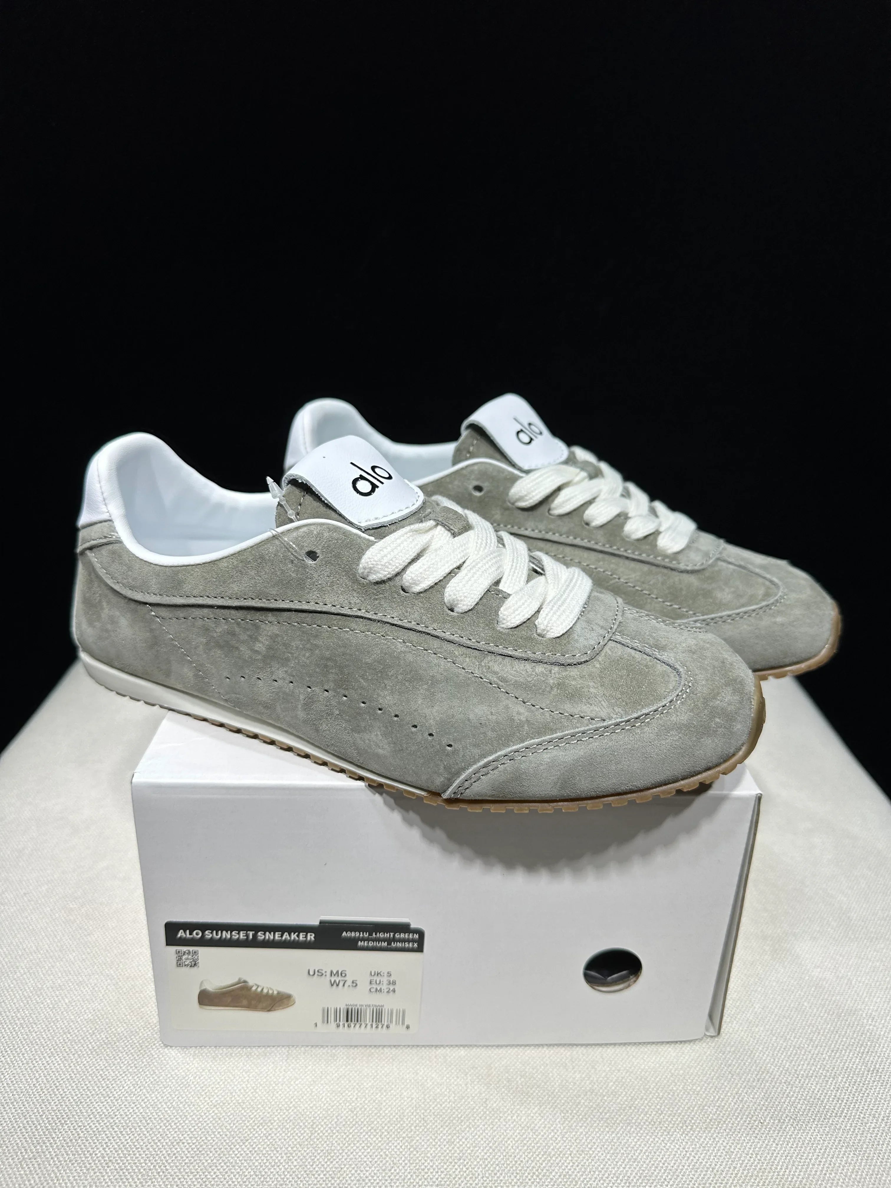 Alo Yoga x Jisoo Sunset Sneakers - SenopekooCLO