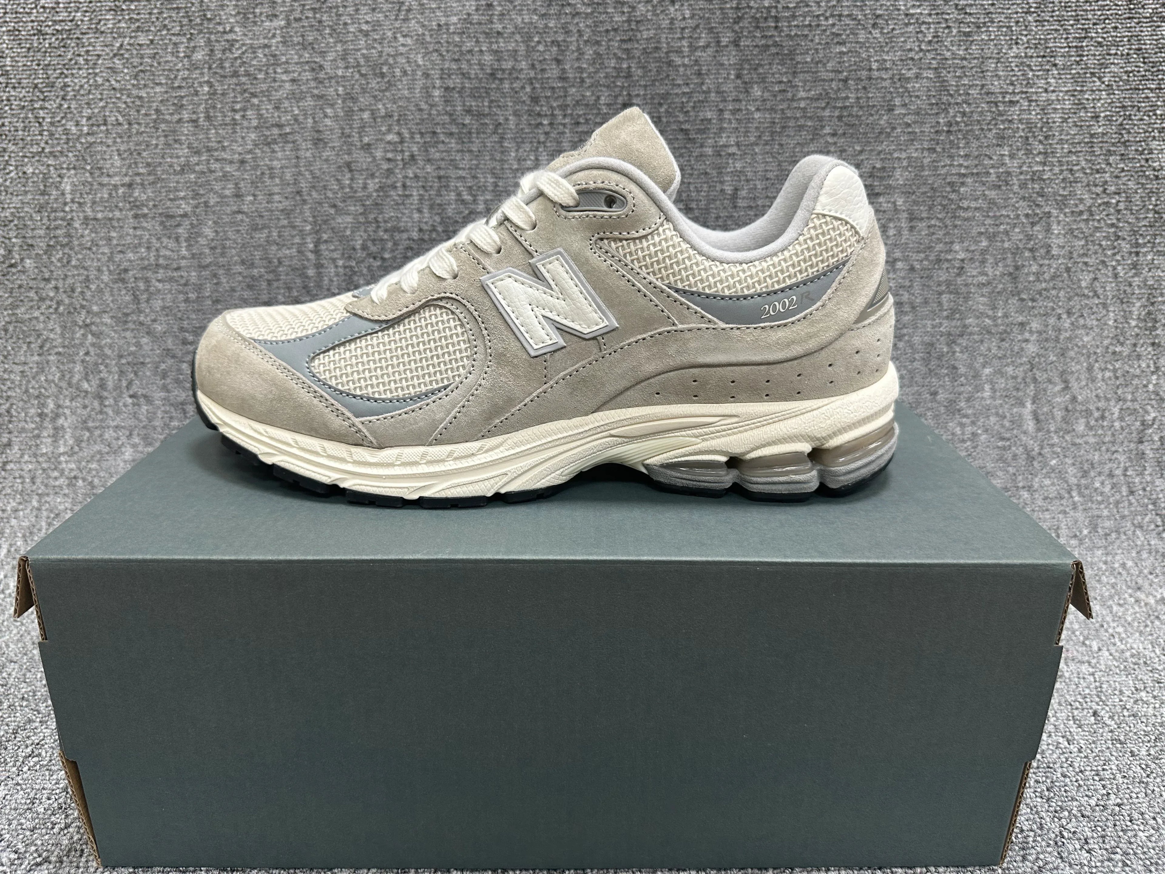 New Balance 2002R Sneakers - SenopekooCLO