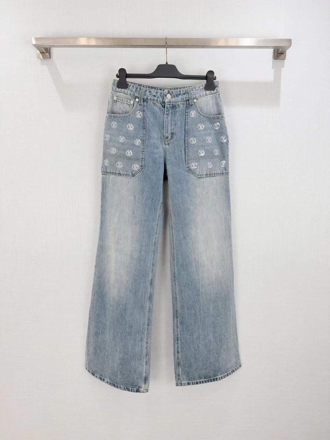 Women's Vintage Wash Denim Shorts with Embroidered Patches and Relaxed Fit - SenopekooCLO