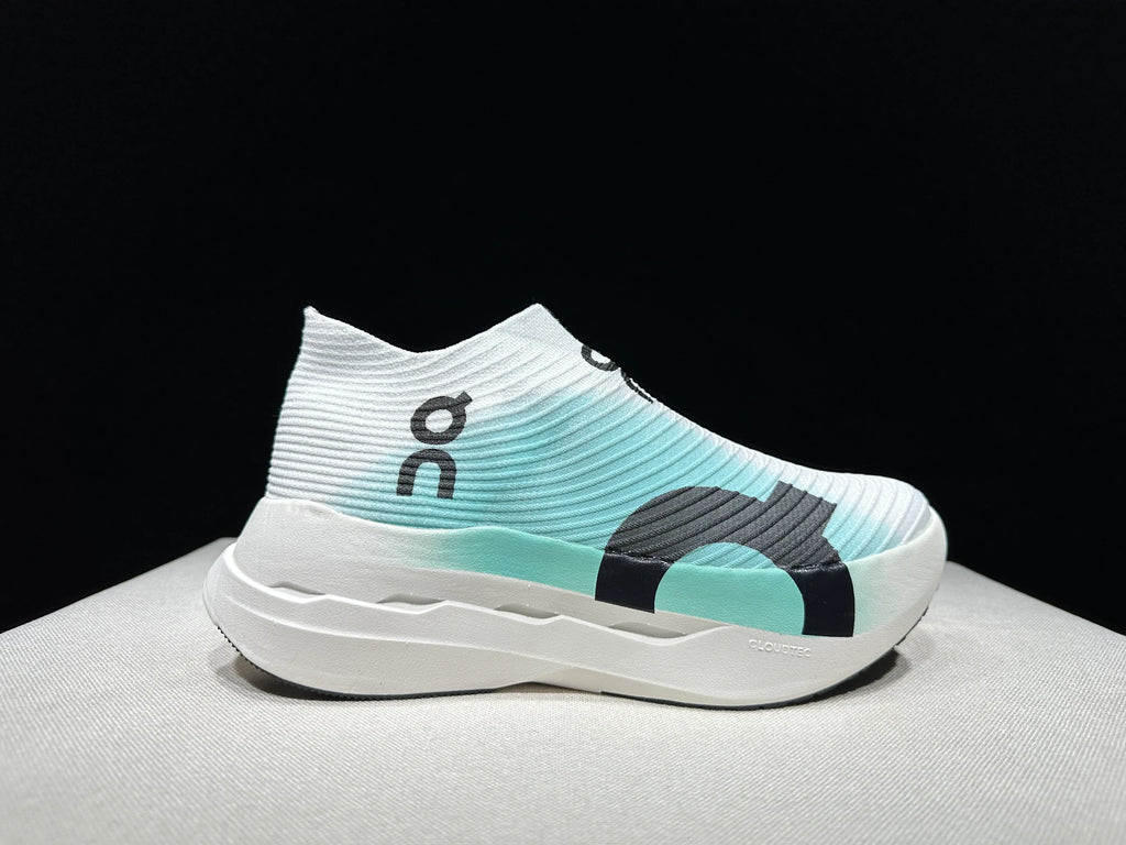 ON Cloudboom Strike LS Racing Shoes - SenopekooCLO