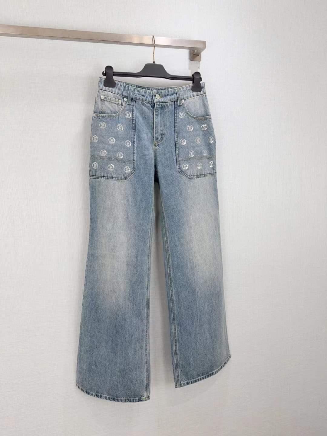 Women's Vintage Wash Denim Shorts with Embroidered Patches and Relaxed Fit - SenopekooCLO