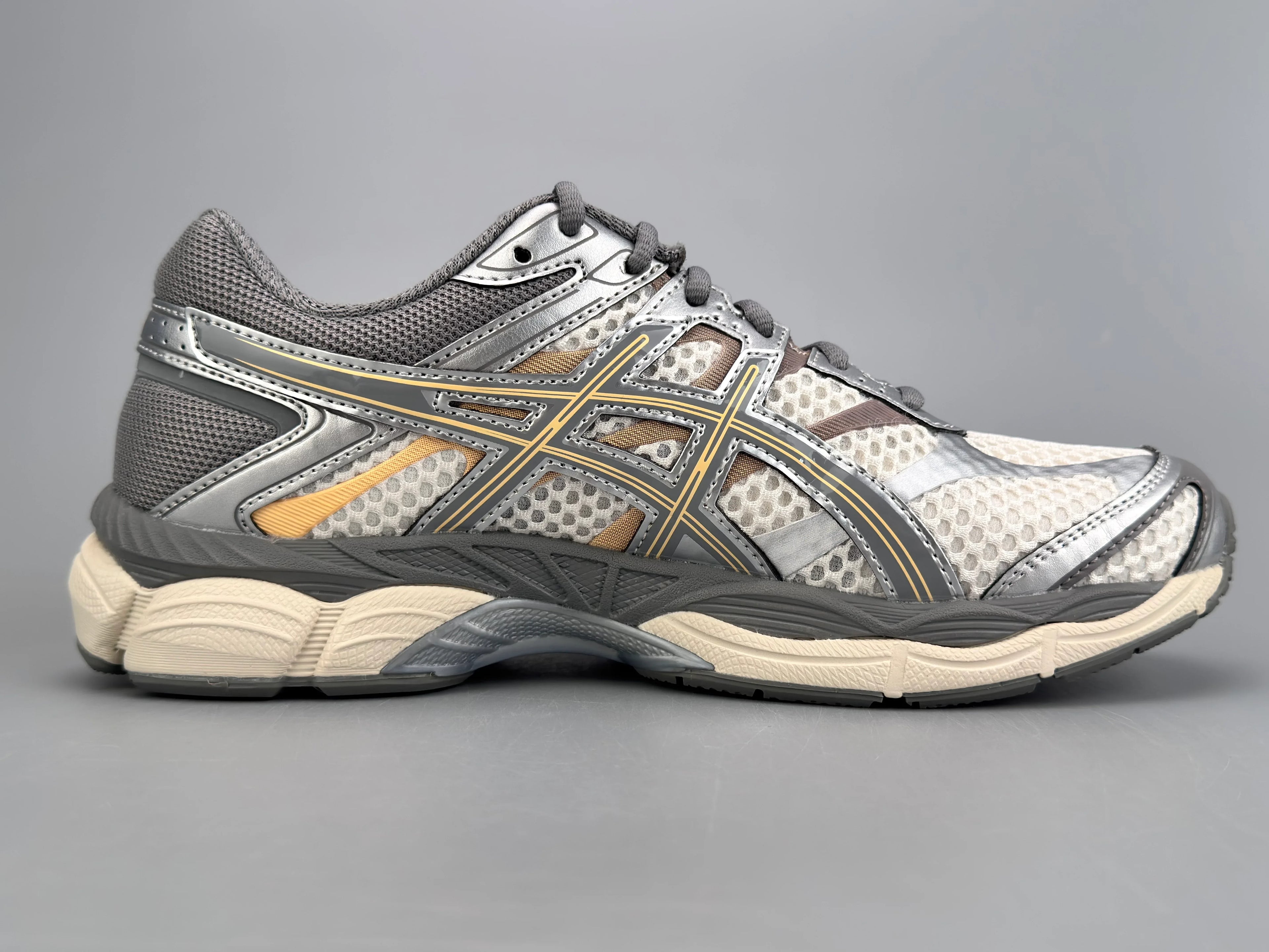 Asics Gel-Cumulus 16 Sneakers