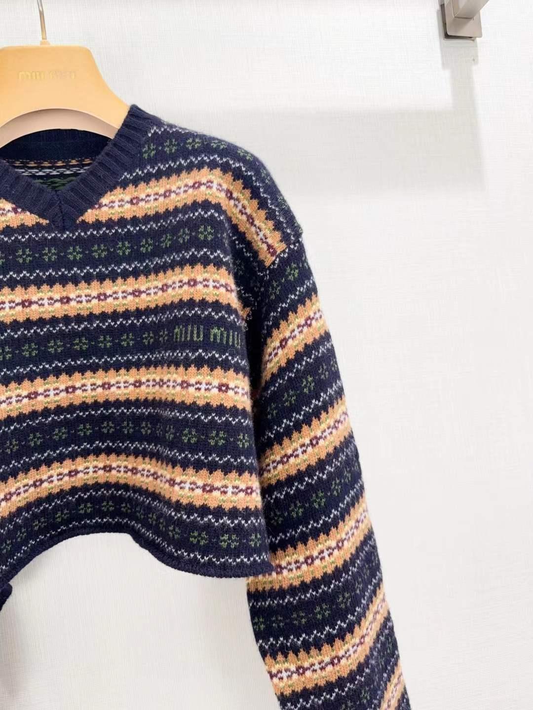 Women's Textured Knit Sweater with Earth-Tone Stripes and Relaxed Fit - SenopekooCLO