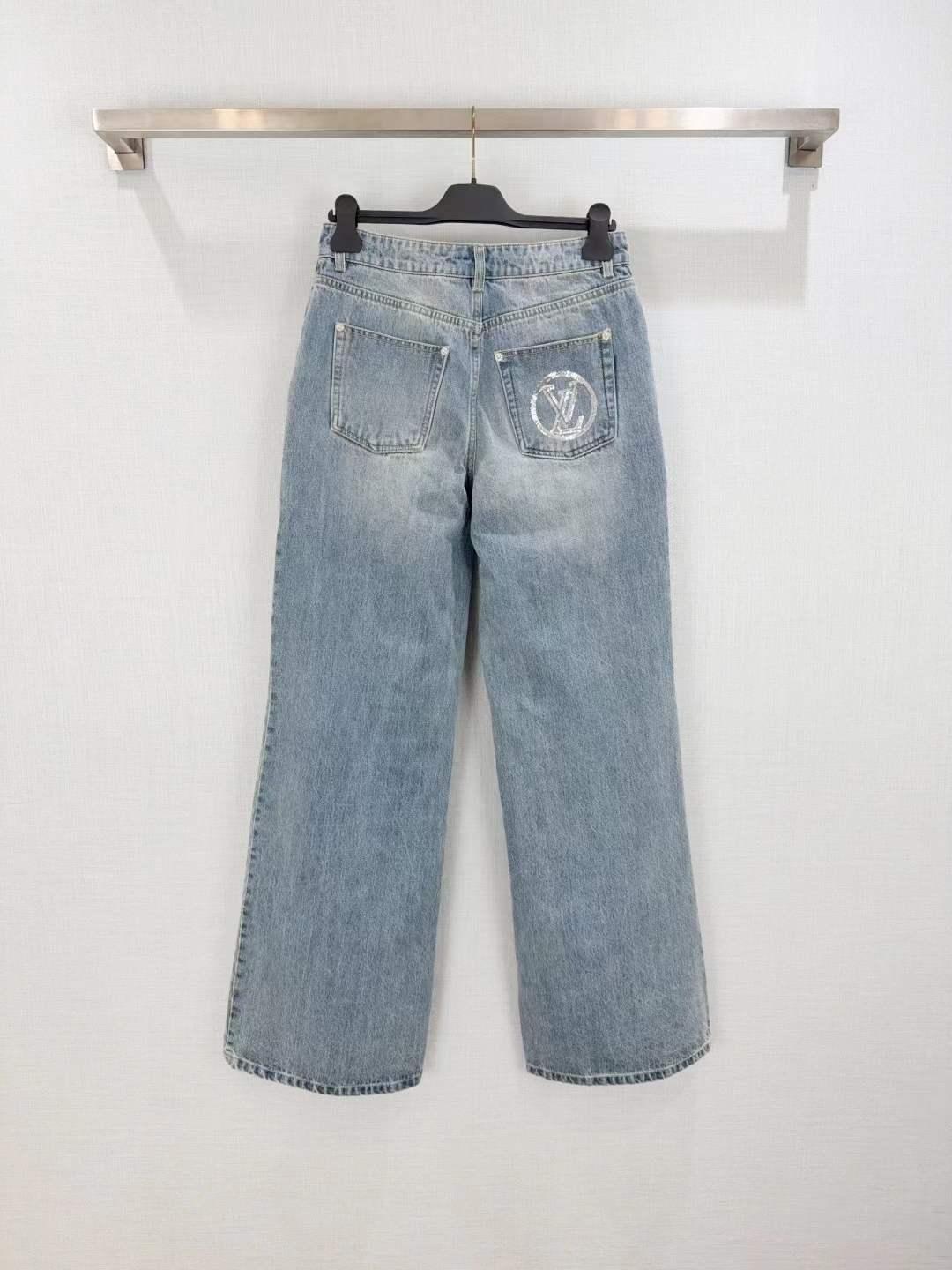 Women's Vintage Wash Denim Shorts with Embroidered Patches and Relaxed Fit - SenopekooCLO