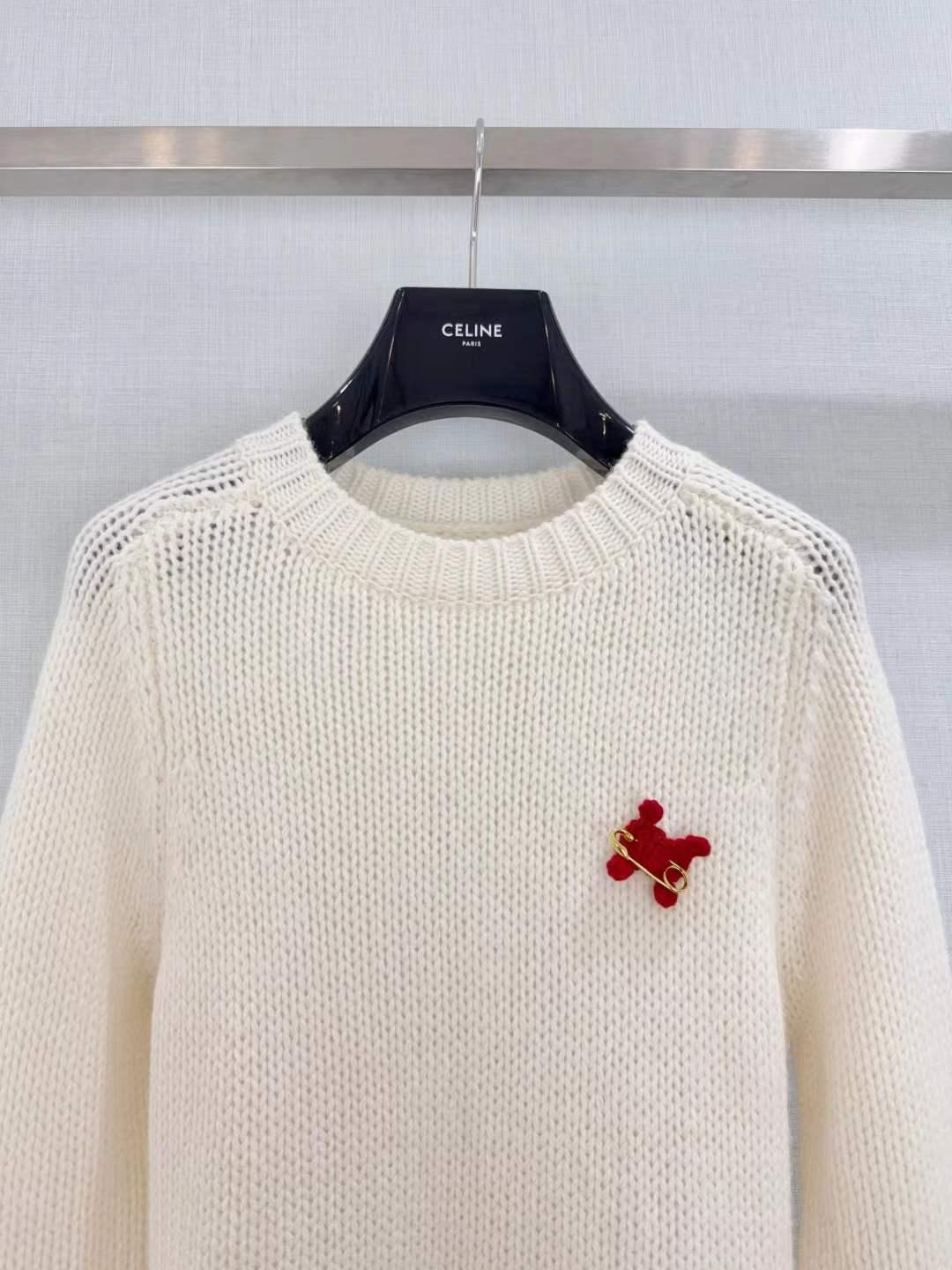 Women's Cream Knit Sweater with Embroidered Motif and Relaxed Fit - SenopekooCLO