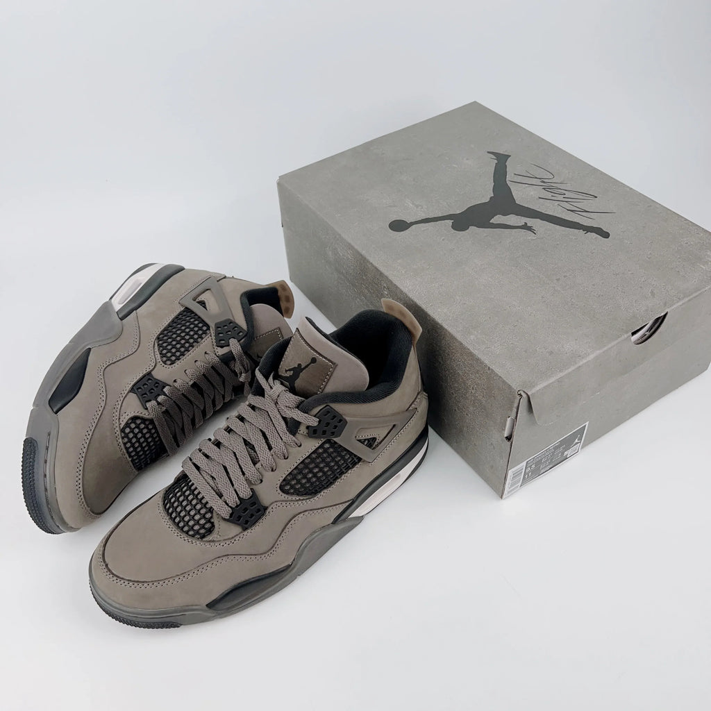 Jordan x UNDEFEATED 4 Retro Sneakers - SenopekooCLO