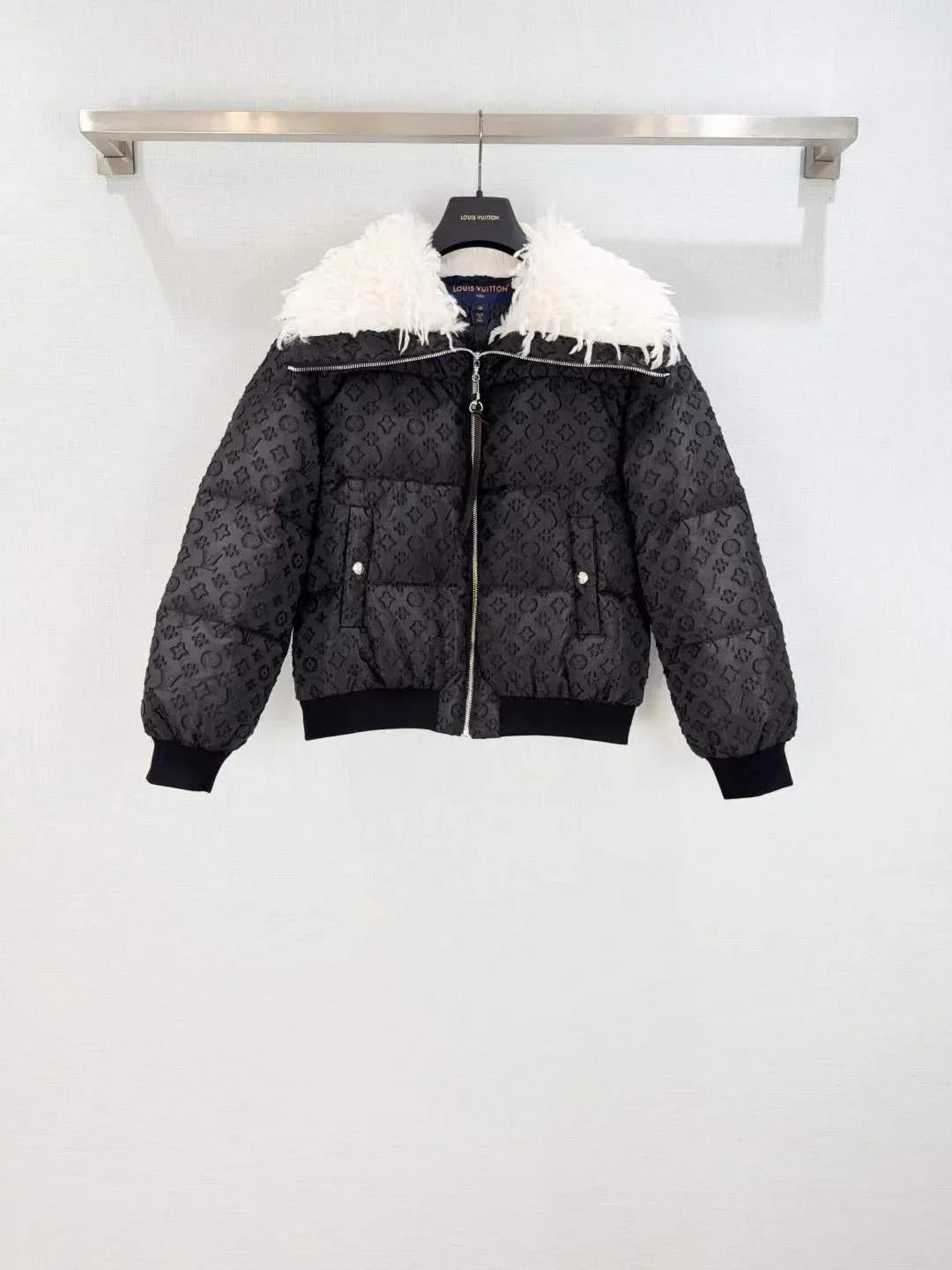 Women's Cozy Cropped Puffer Jacket with Plush Faux Fur Trim Hood - SenopekooCLO