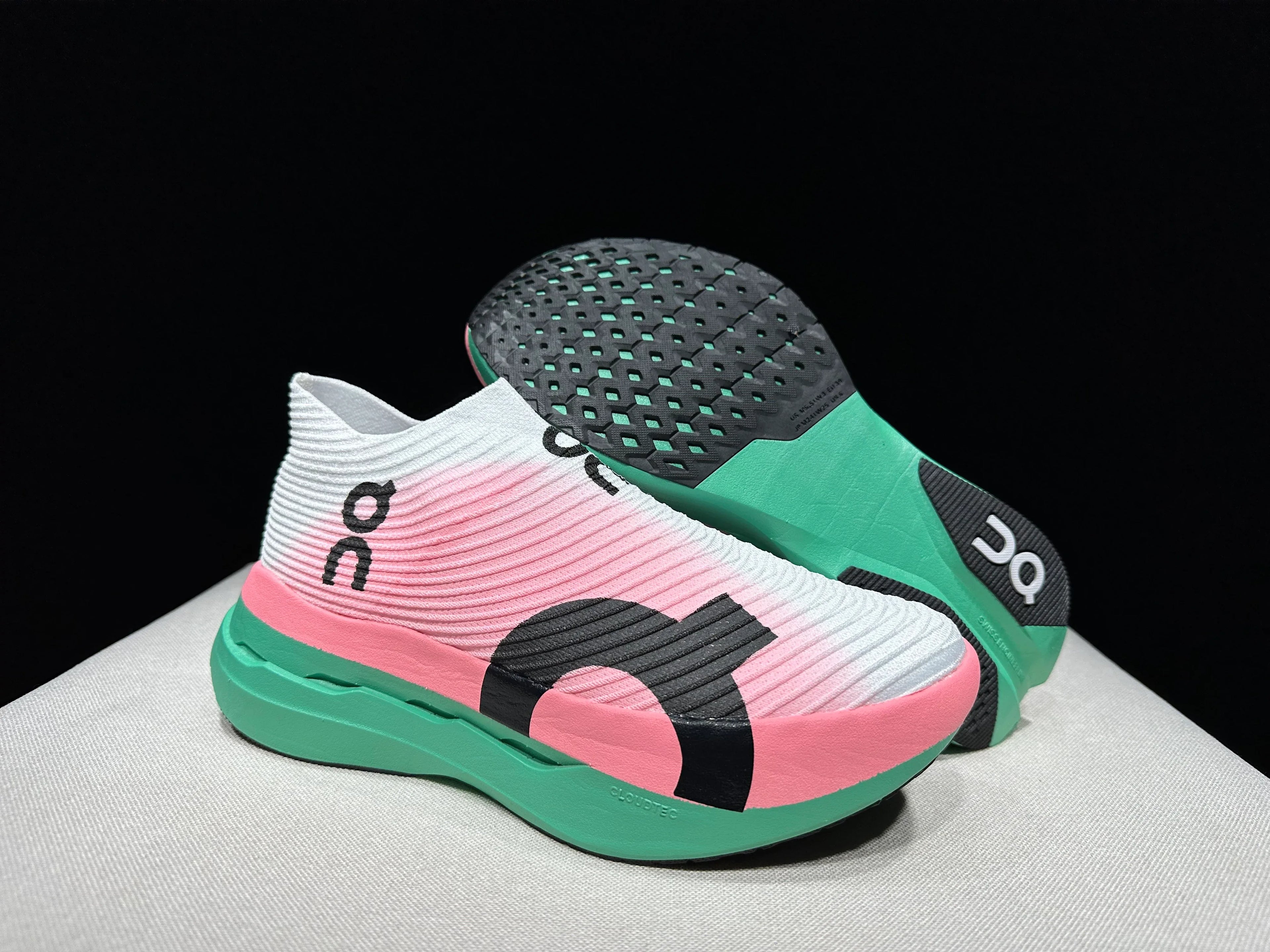 ON Cloudboom Strike LS Racing Shoes - SenopekooCLO