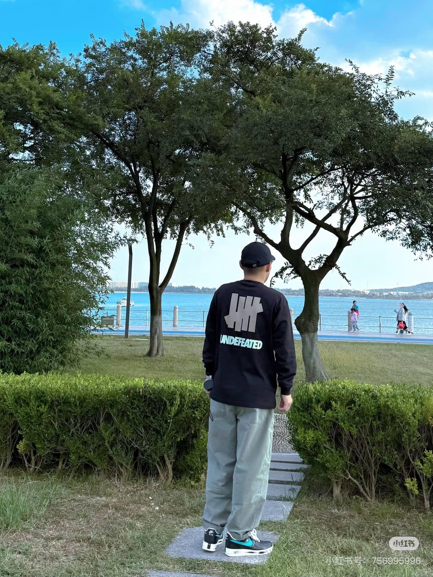UNDEFEATED Men's 5 Strike Logo Long Sleeve Cotton Tee