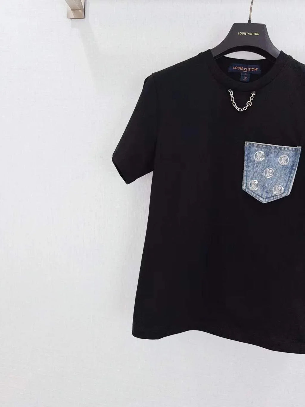 Unisex Urban Short Sleeve Tee with Denim Accent Pocket and Edgy Chain Detail - SenopekooCLO