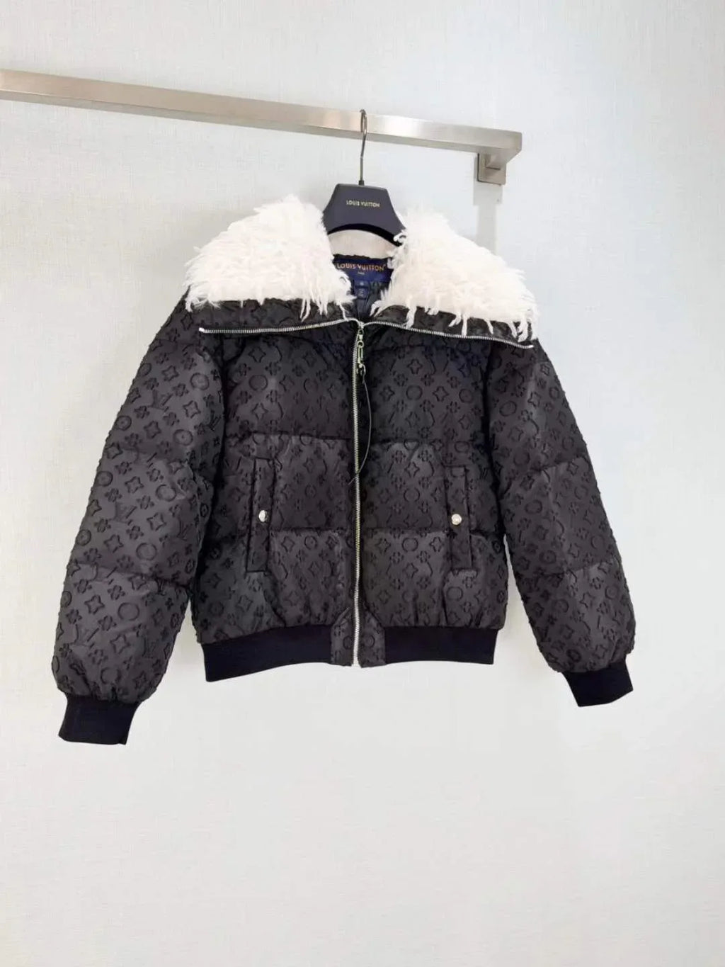 Women's Cozy Cropped Puffer Jacket with Plush Faux Fur Trim Hood - SenopekooCLO