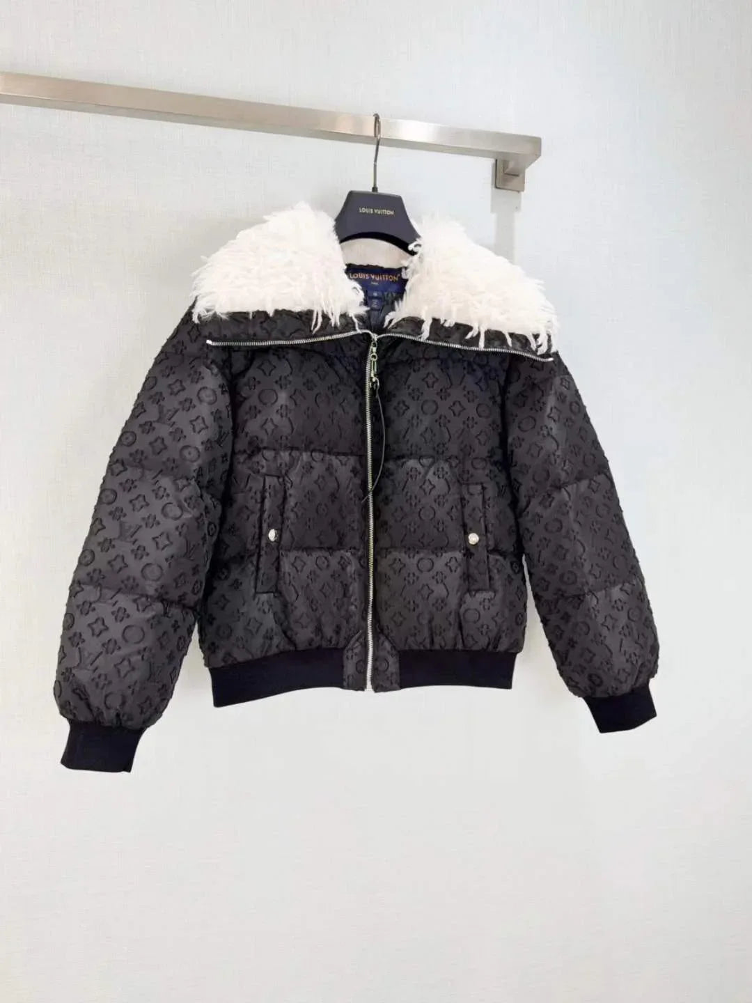 Women's Cozy Cropped Puffer Jacket with Plush Faux Fur Trim Hood - SenopekooCLO