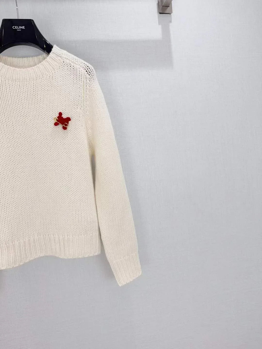 Women's Cream Knit Sweater with Embroidered Motif and Relaxed Fit - SenopekooCLO