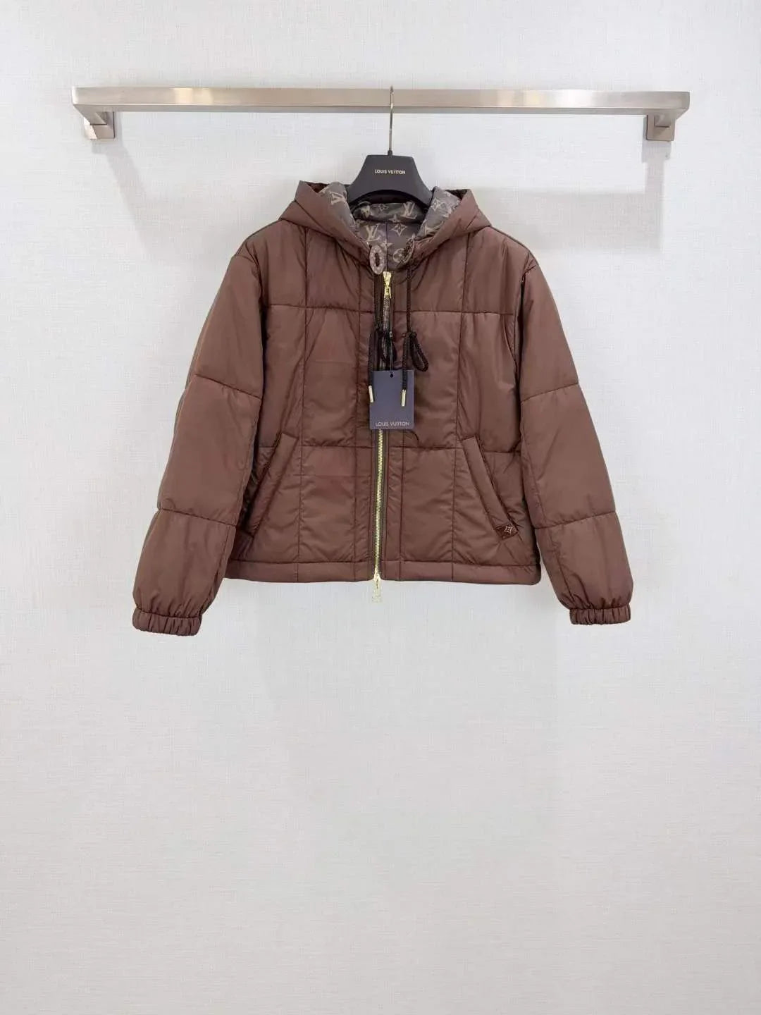 Unisex Modern Quilted Puffer Jacket with Stand Collar and Secure Pockets - SenopekooCLO