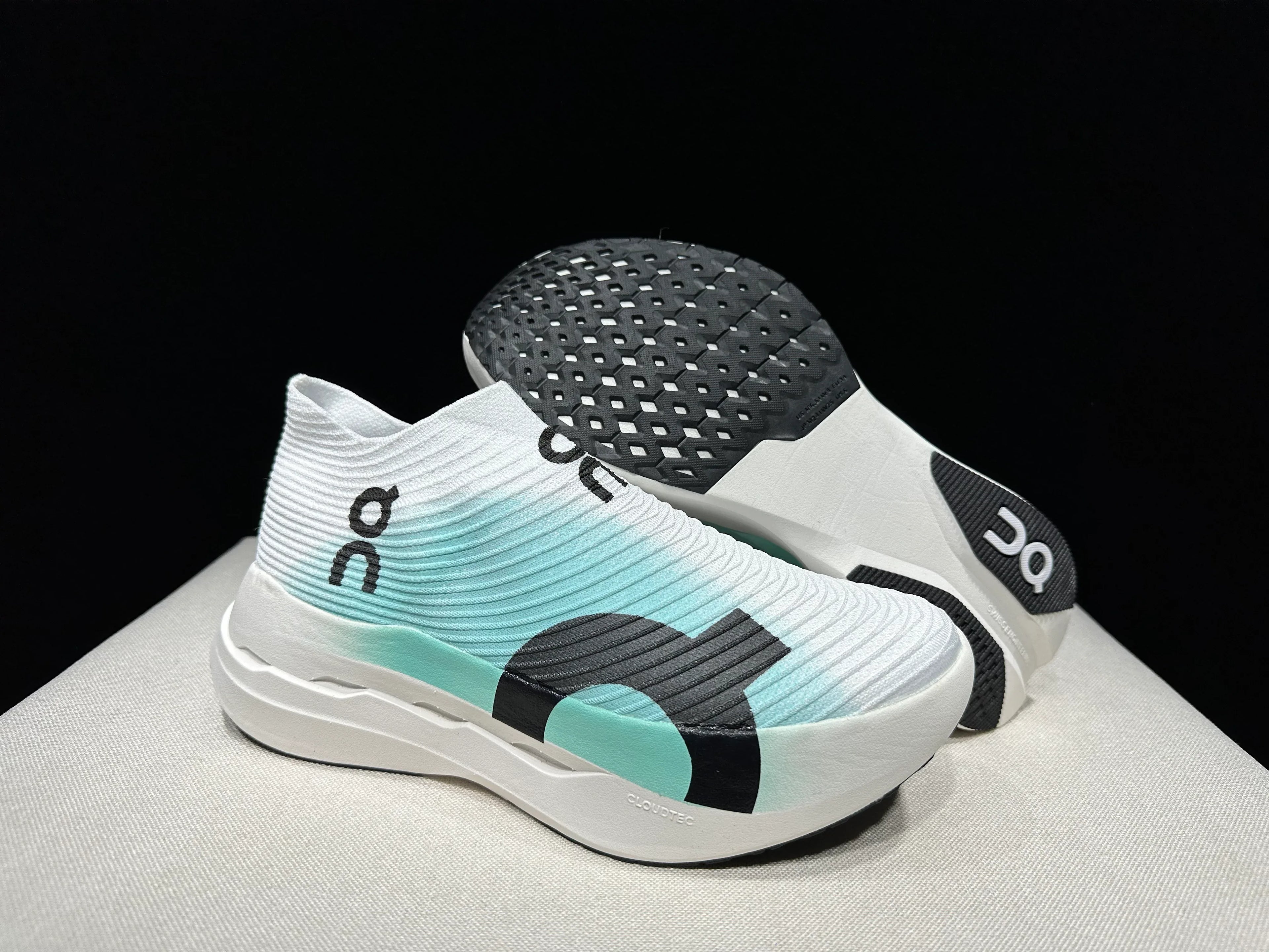 ON Cloudboom Strike LS Racing Shoes - SenopekooCLO