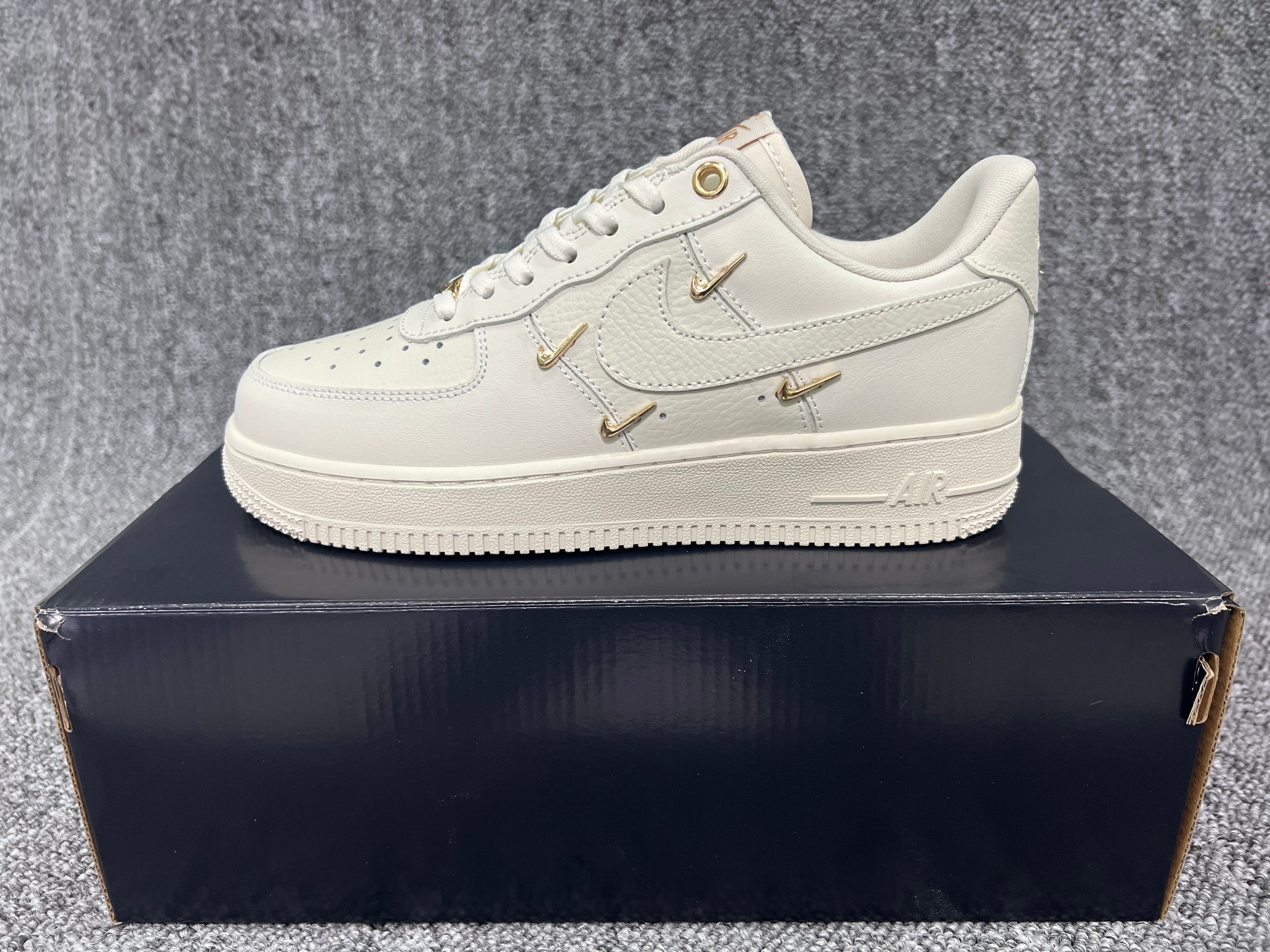 Nike Air Force 1 Sneaker-1