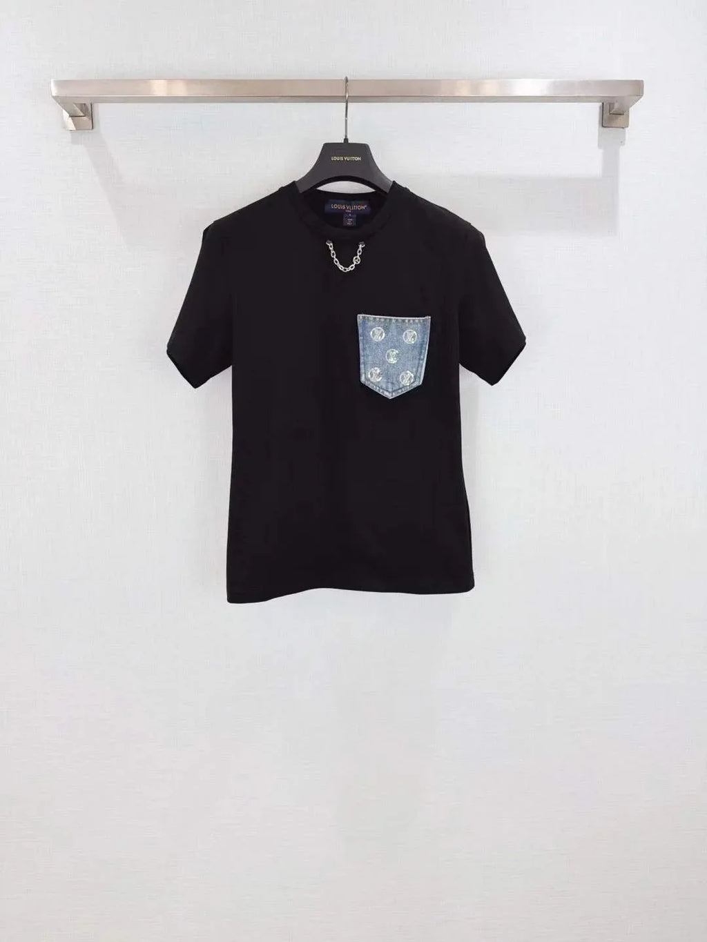 Unisex Urban Short Sleeve Tee with Denim Accent Pocket and Edgy Chain Detail - SenopekooCLO