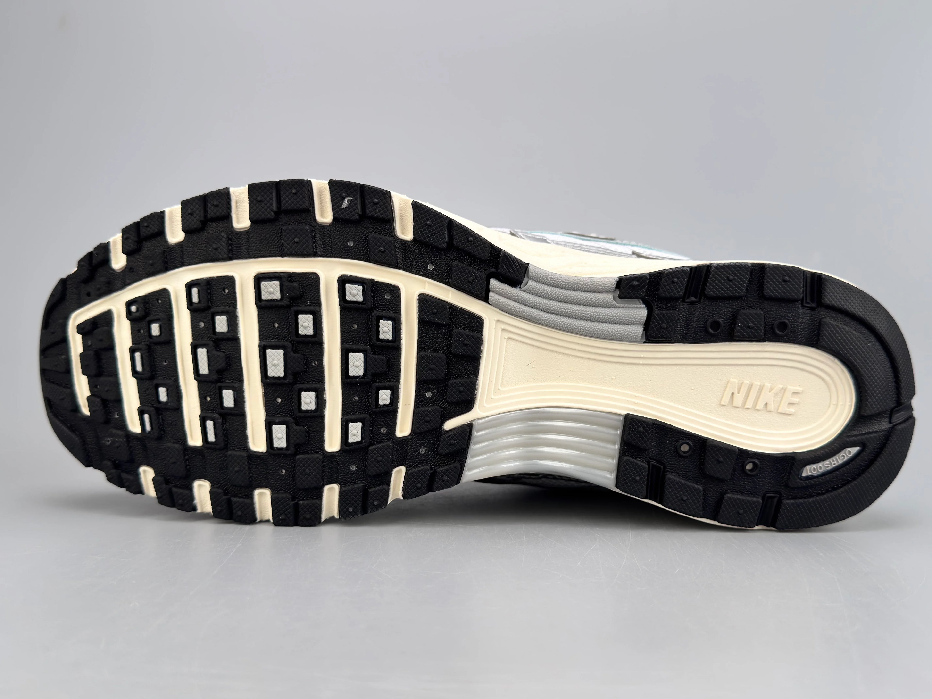 Nike Wmns P-6000 Essential Shoes