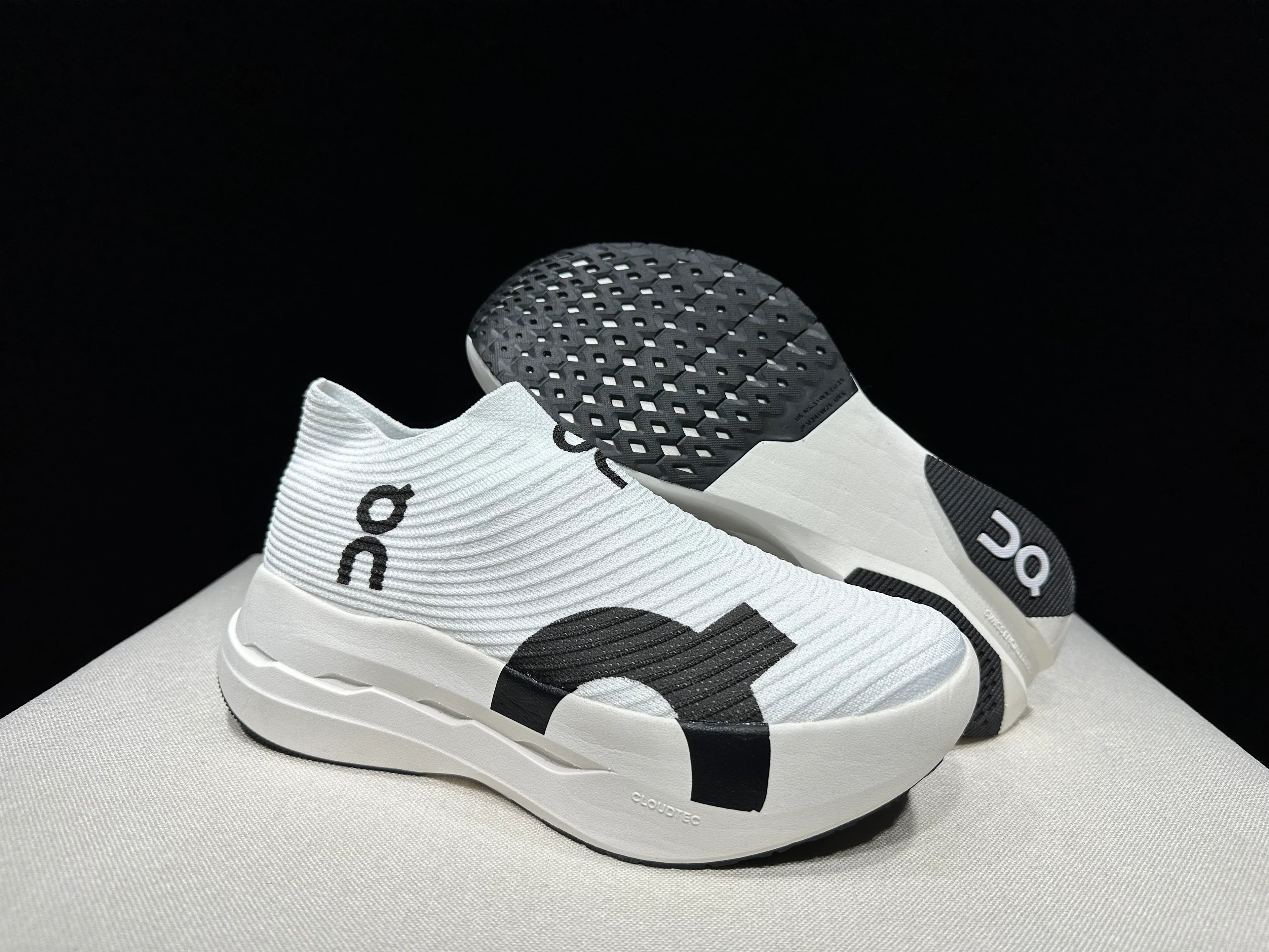ON Cloudboom Strike LS Racing Shoes - SenopekooCLO