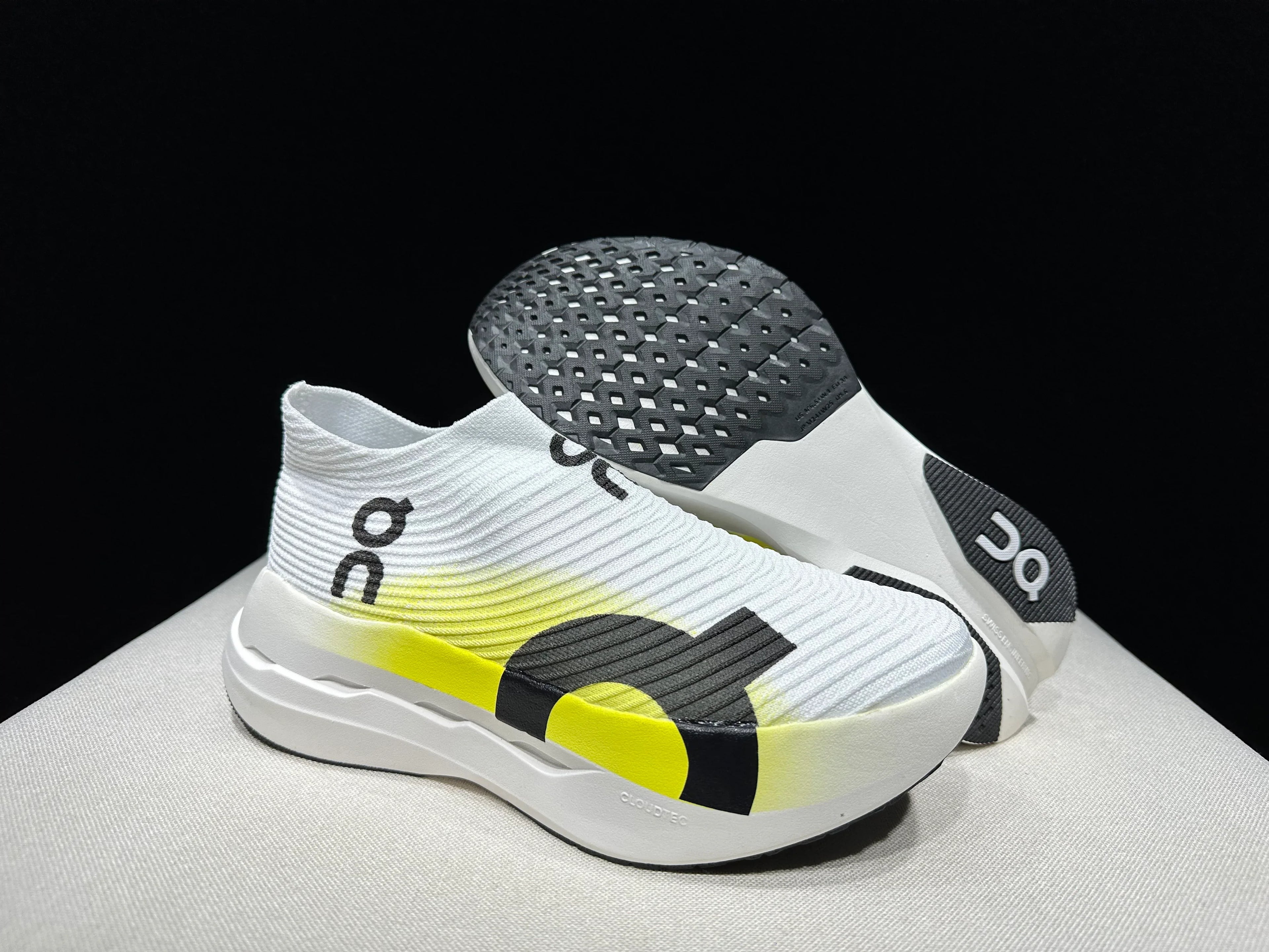 ON Cloudboom Strike LS Racing Shoes - SenopekooCLO
