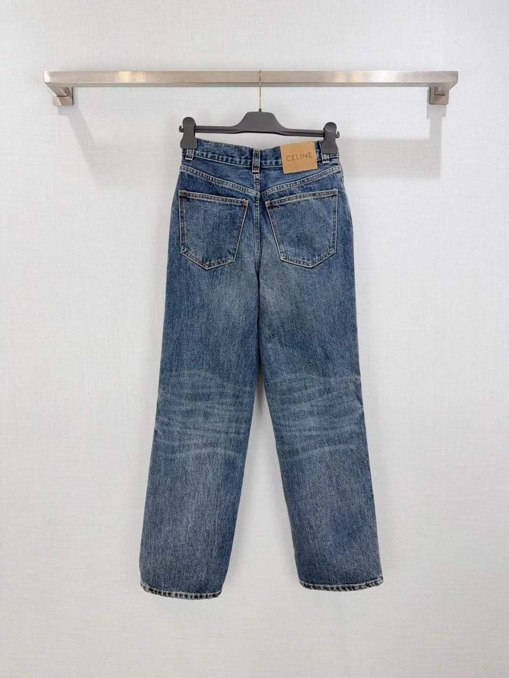Unisex Classic Five-Pocket Jeans with Vintage Wash and Authentic Stitching - SenopekooCLO